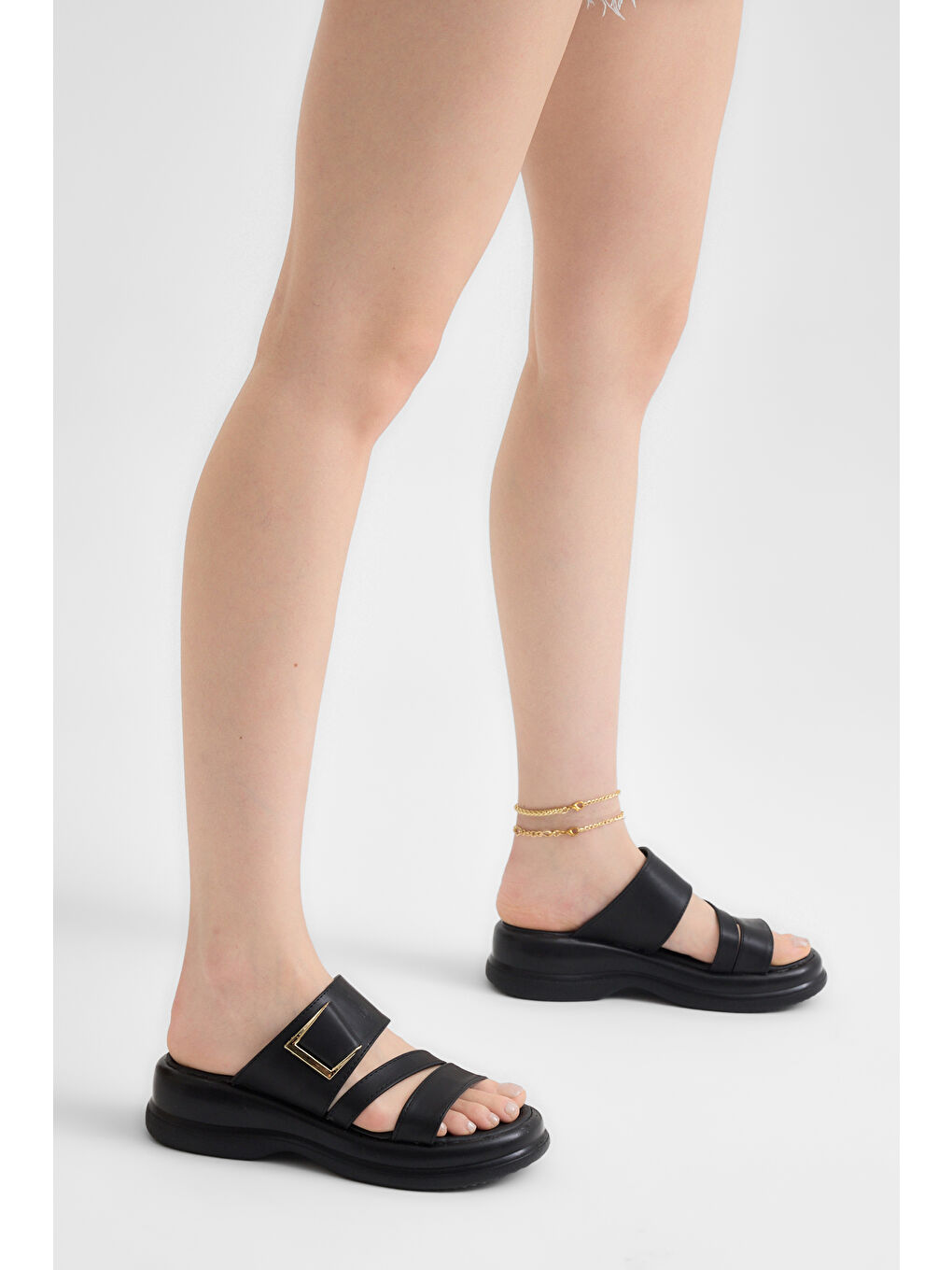 Kadın Siyah Rahat Kalıp Tokalı Çift Bantlı Terlik-2