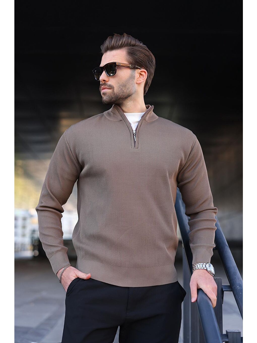 Açık Kahverengi Yarım Fermuarlı Dik Yaka Erkek Triko Kazak 7442-1