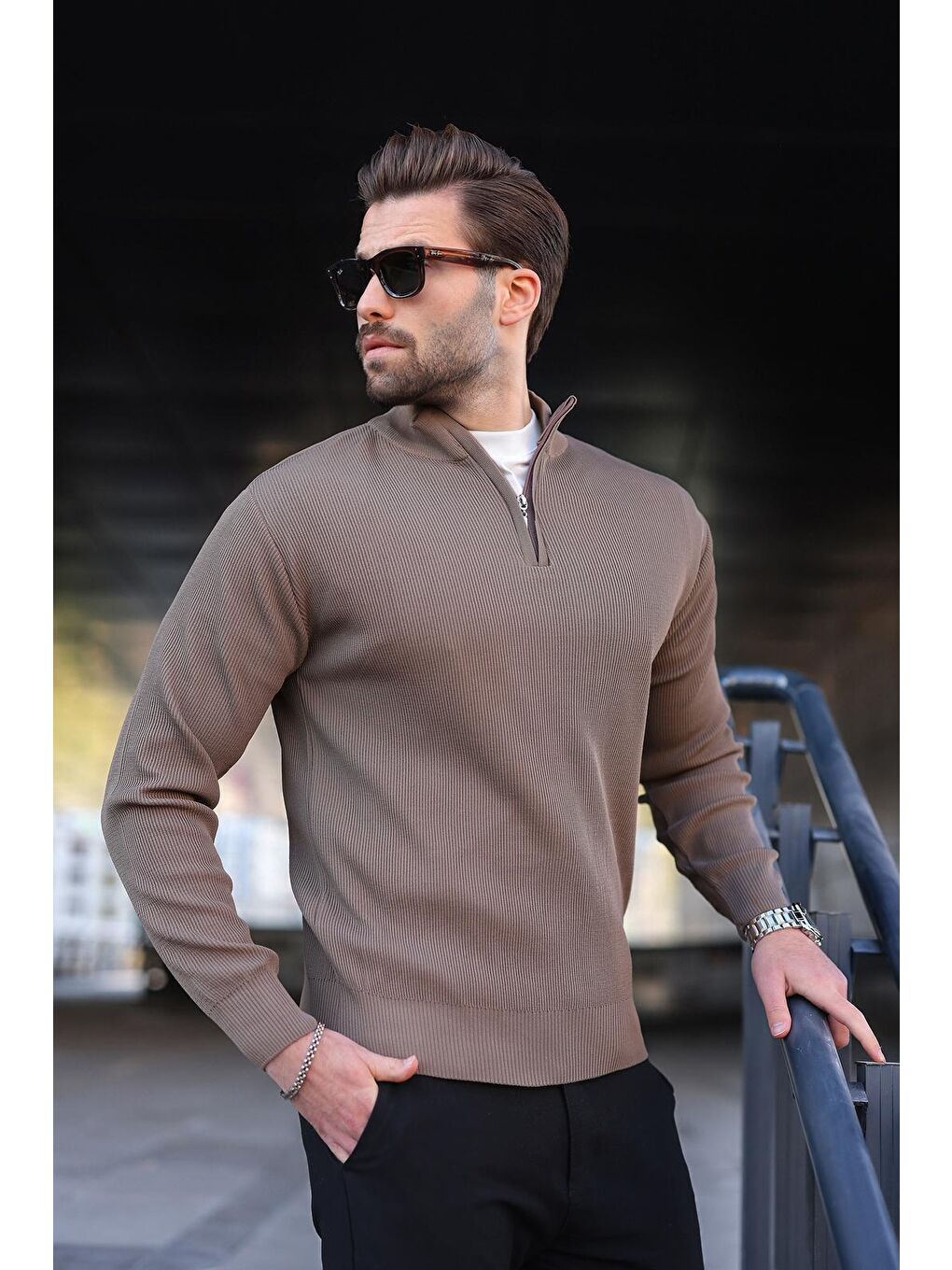 Açık Kahverengi Yarım Fermuarlı Dik Yaka Erkek Triko Kazak 7442-3