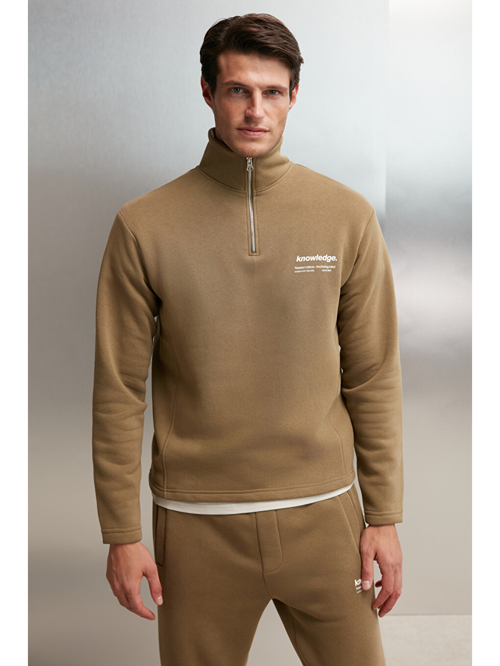 Halden Erkek İçi Polarlı Dik Yaka Yarım Fermuarlı Baskı Detaylı Regular Haki Sweatshirt