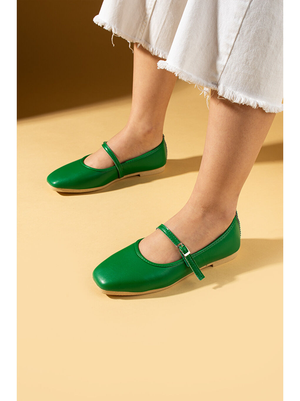 Yeşil Küt Burunlu Tokalı Rahat Kalıp Kadın Babet 81-142-25