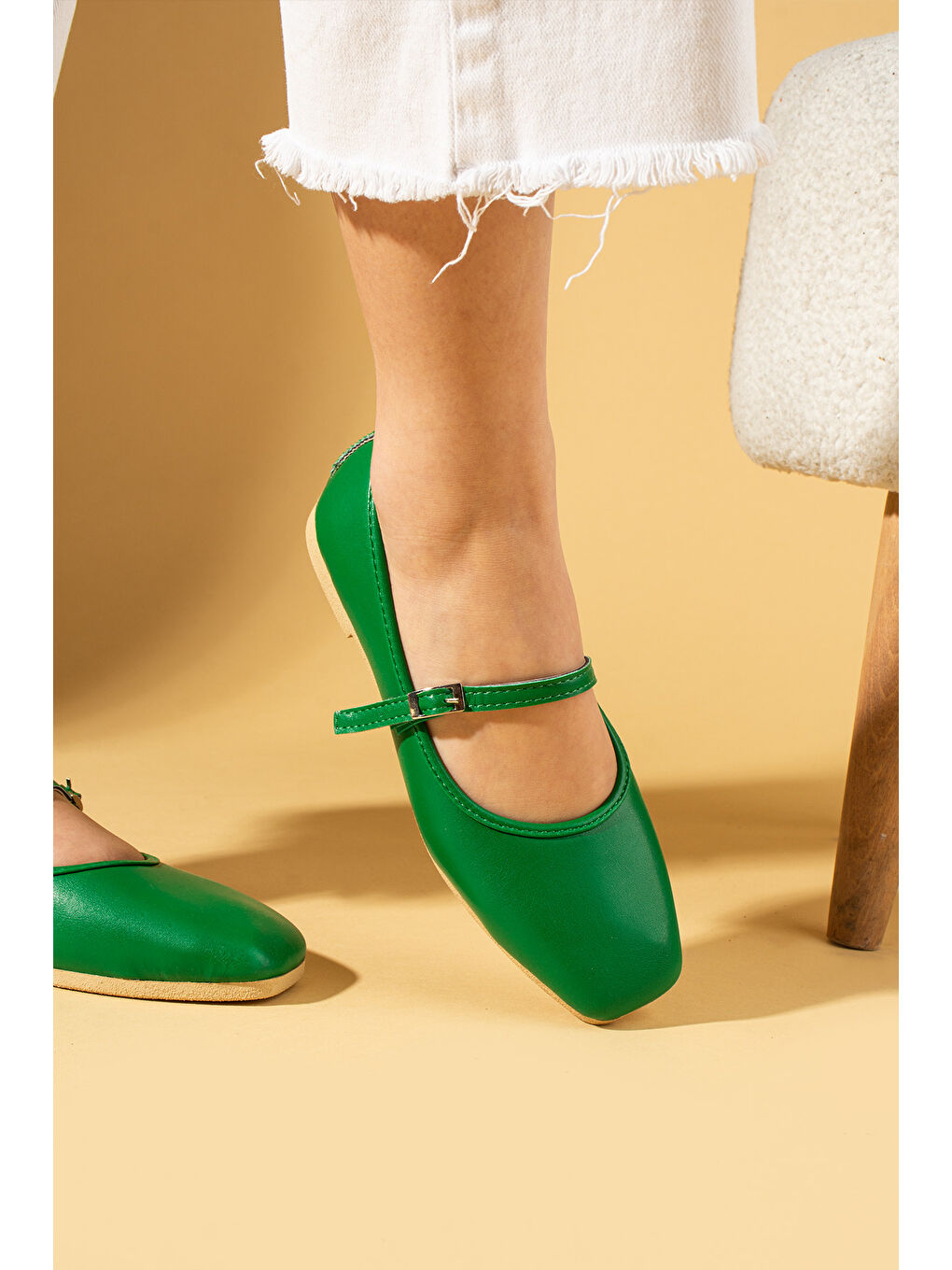 Yeşil Küt Burunlu Tokalı Rahat Kalıp Kadın Babet 81-142-25-2