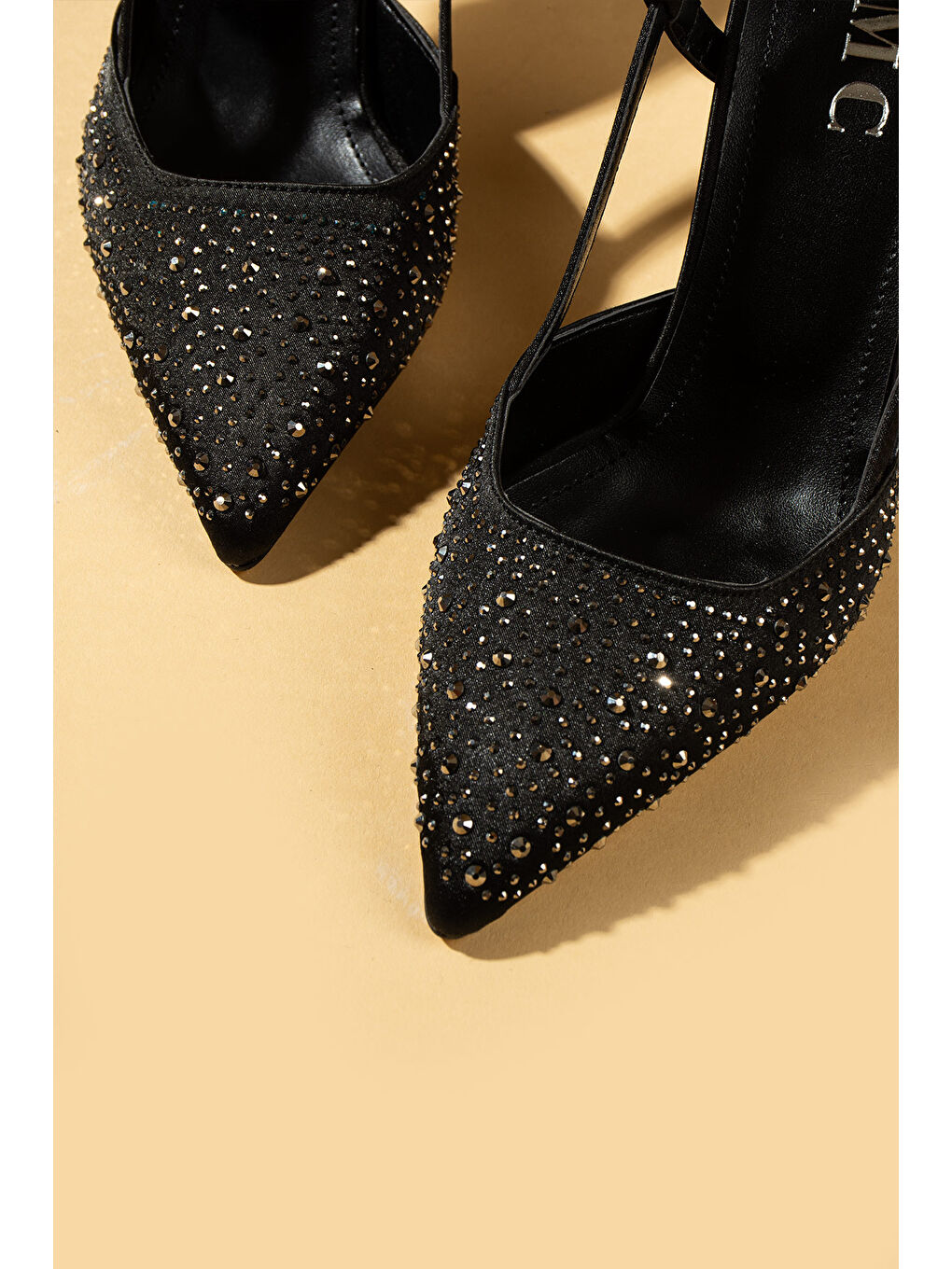 Siyah Su Damlası Taşlı Sivri Burun Arkası Açık Slingback Kadın Topuklu Ayakkabı 71-628-25-3