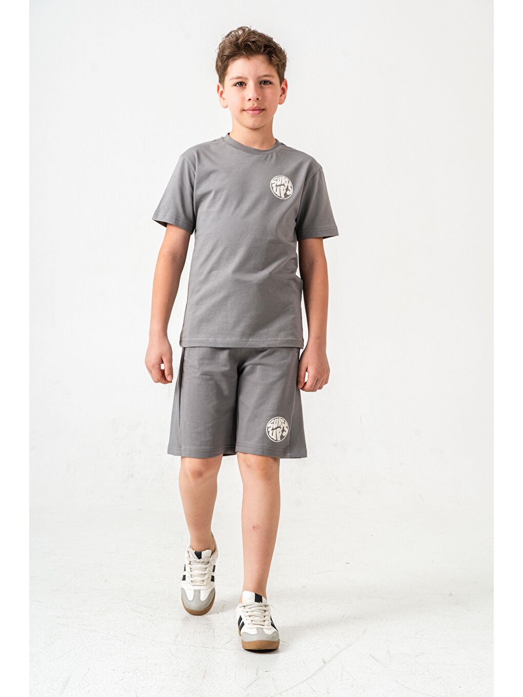 Gri Surf Ups Baskılı Bacak Ve Sırt  Baskı Detaylı  Erkek Çocuk Şort - Tişört Takımı-1