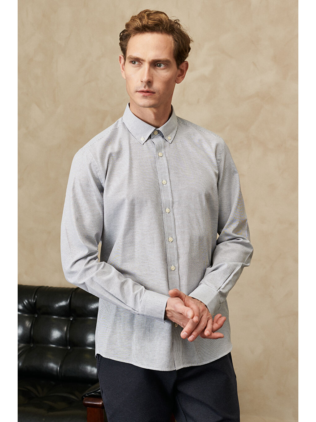 Erkek Beyaz-Lacivert Slim Fit Dar Kesim Düğmeli Yaka Çizgili Gömlek-2