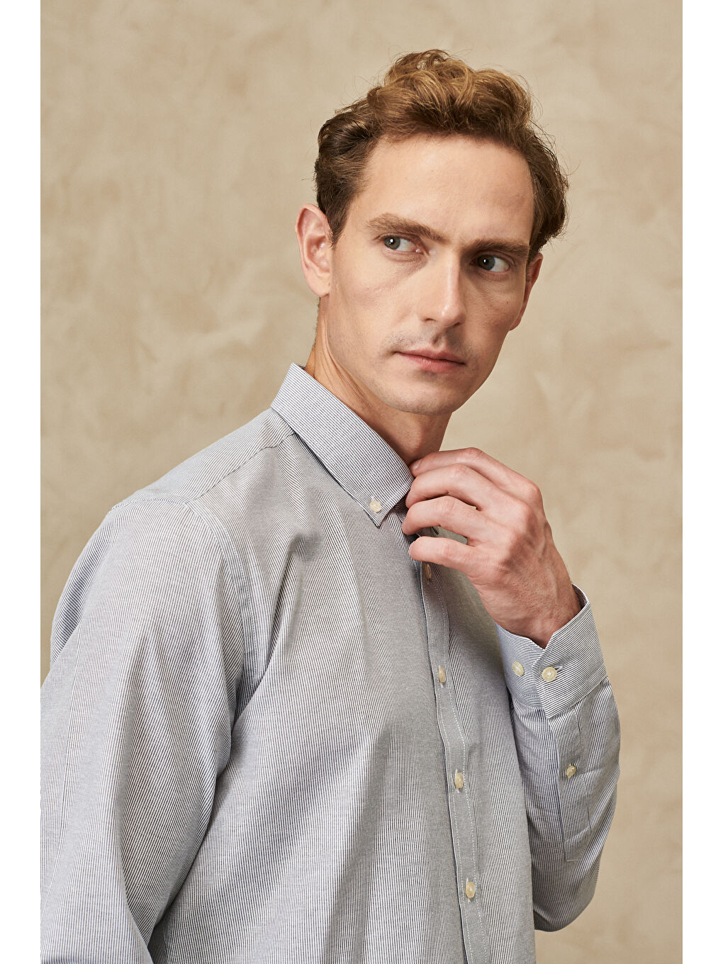 Erkek Beyaz-Lacivert Slim Fit Dar Kesim Düğmeli Yaka Çizgili Gömlek-3