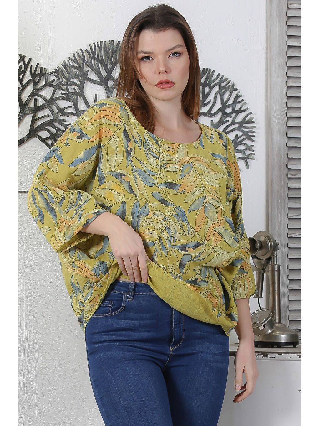 Sarı İtalyan Hardal Rengi Havuz Yaka 3/4 Kol Yaprak Desenli Casual Dokuma Bluz 65 63