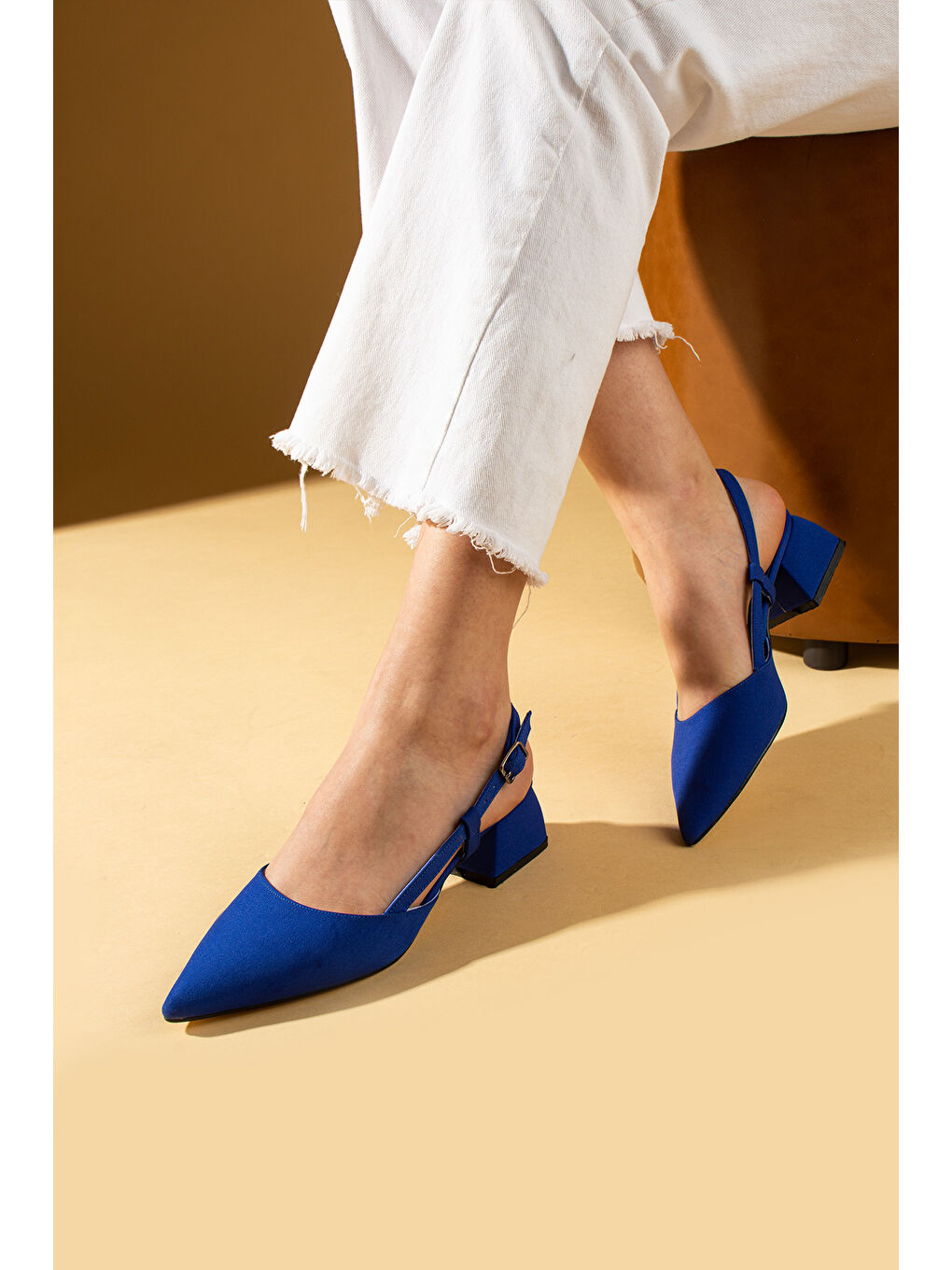 Mavi Sivri Burun Saten Kumaş Slingback Kadın Topuklu Ayakkabı 87-151-25Saten-1