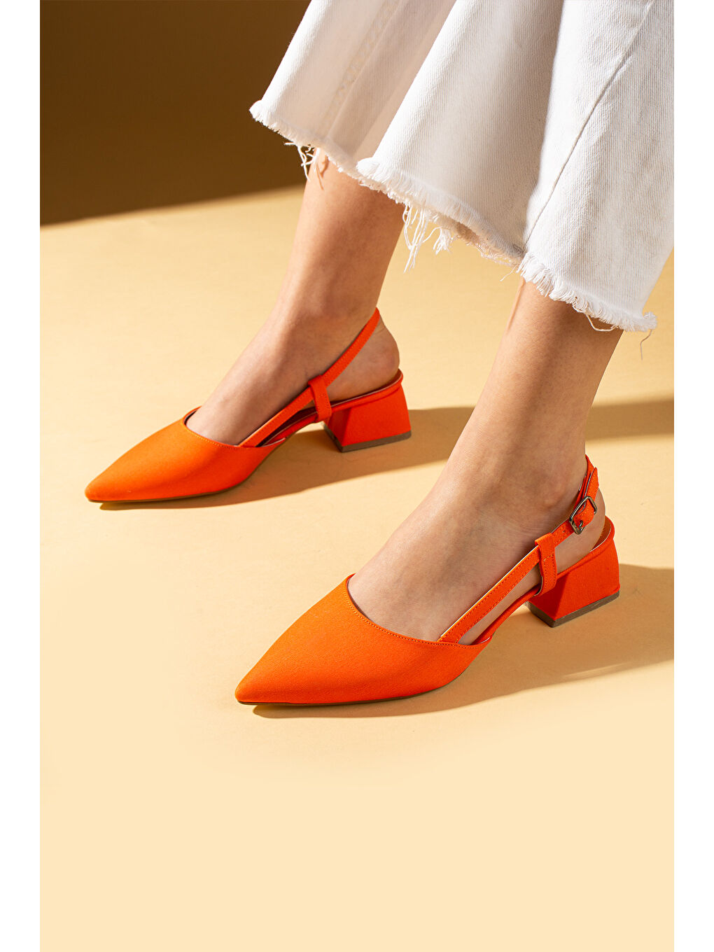 Turuncu Sivri Burun Saten Kumaş Slingback Kadın Topuklu Ayakkabı 87-151-25Saten