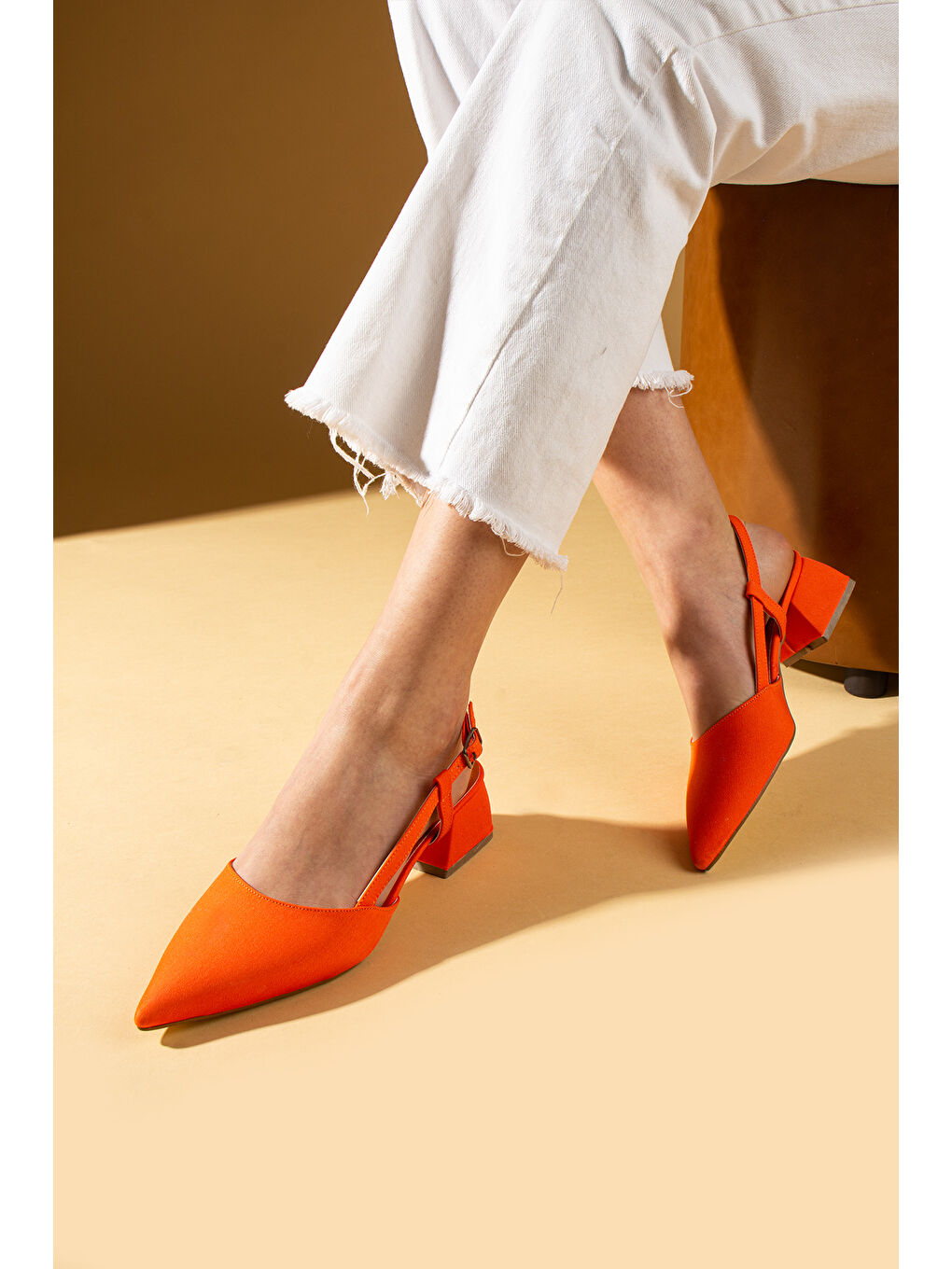 Turuncu Sivri Burun Saten Kumaş Slingback Kadın Topuklu Ayakkabı 87-151-25Saten-1