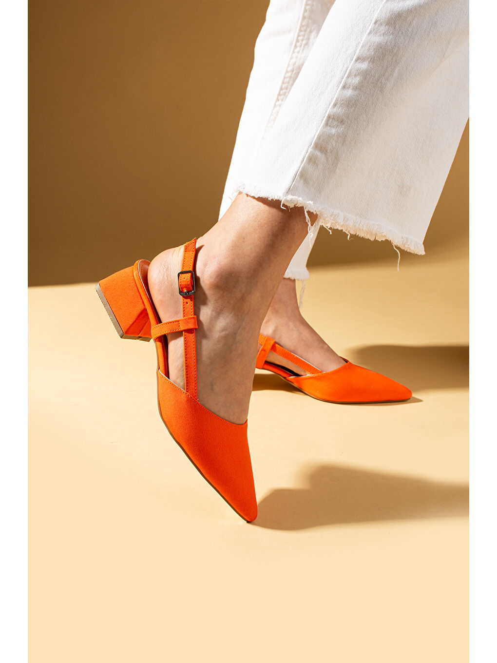 Turuncu Sivri Burun Saten Kumaş Slingback Kadın Topuklu Ayakkabı 87-151-25Saten-2