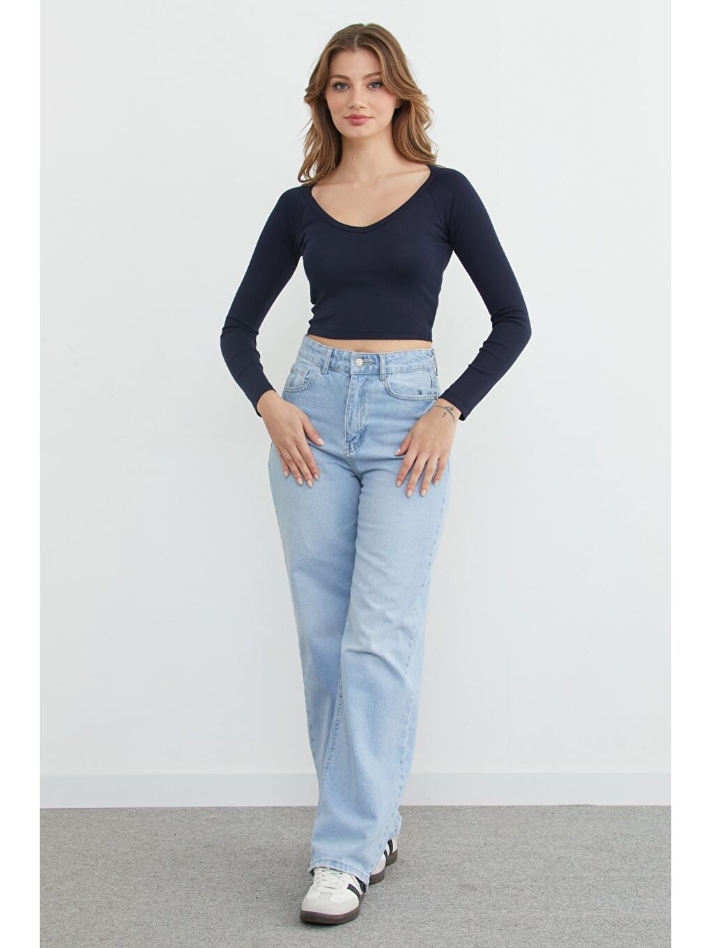 Lacivert V Yaka Uzun Kol Crop Bluz-1