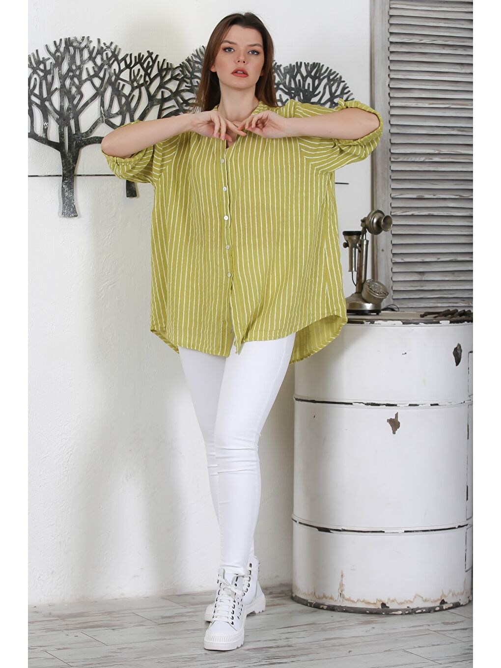 Sarı İtalyan Hardal Rengi Düğmeli 3/4 Kol Çizgili Casual Arkası Uzun Dokuma Gömlek 75 65-6