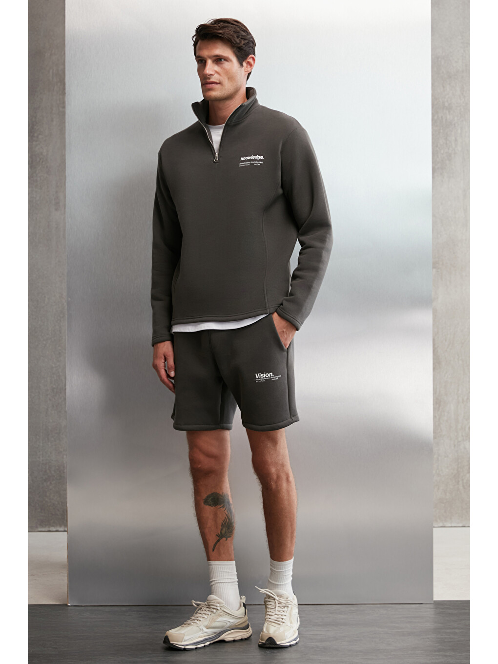 Erkek İçi Polarlı Dik Yaka Yarım Fermuarlı Baskı Detaylı Regular Koyu Gri Sweatshirt-3