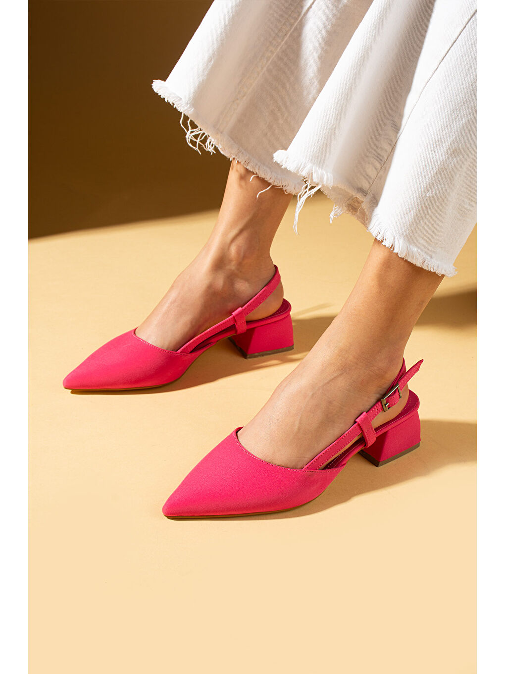 Fuşya Sivri Burun Saten Kumaş Slingback Kadın Topuklu Ayakkabı 87-151-25Saten