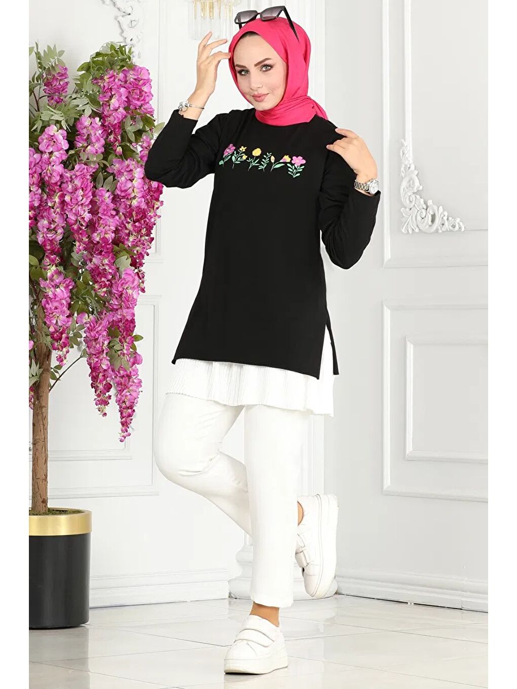 Kadın Bisiklet Yaka Çiçek Baskılı Tunik Siyah - 26628-1