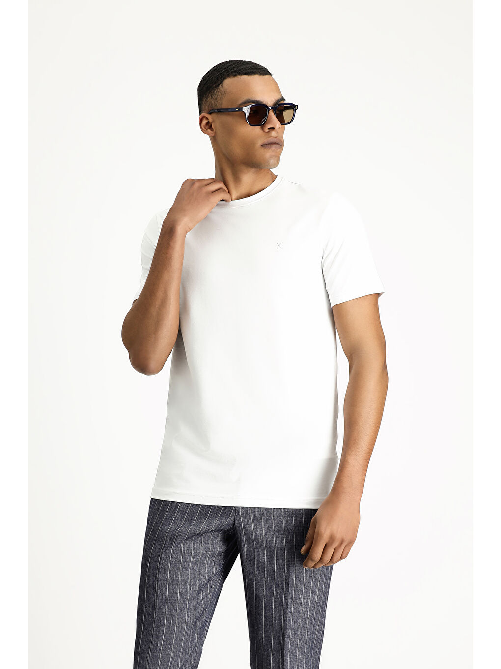 Beyaz Bisiklet Yaka Slim Fit Dar Kesim Süprem Pamuklu Tişört-3