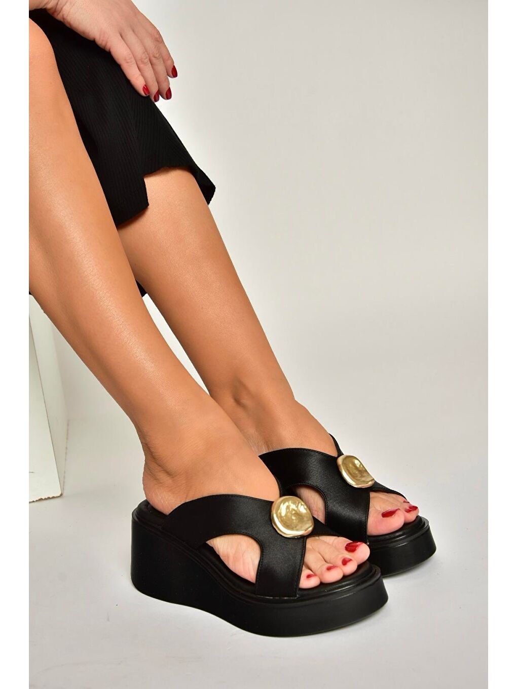 Siyah Kadın Terlik Y973965404-1