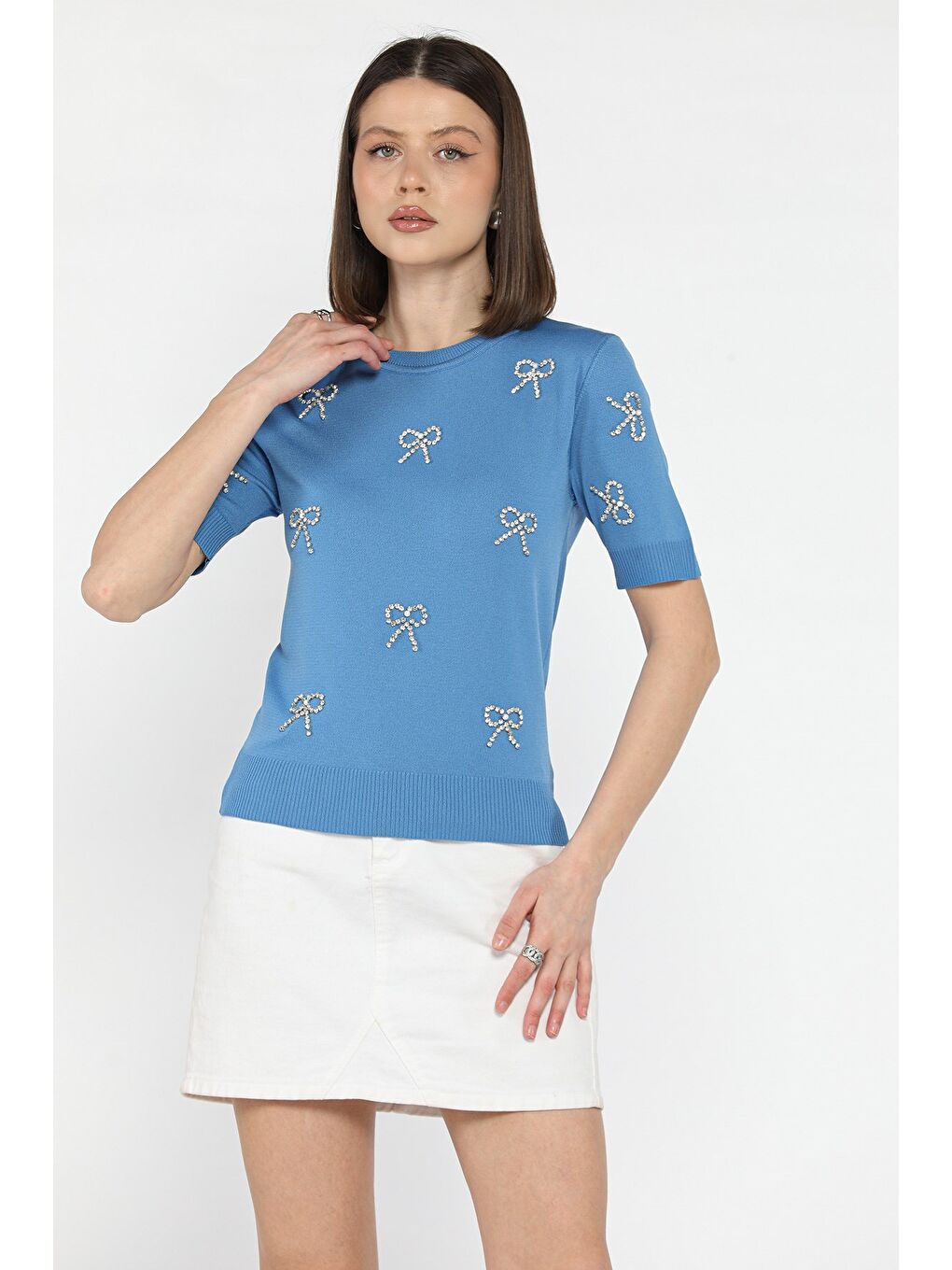 Mavi Taş Detaylı Bisiklet Yaka Kadın Kısa Kol Bluz
