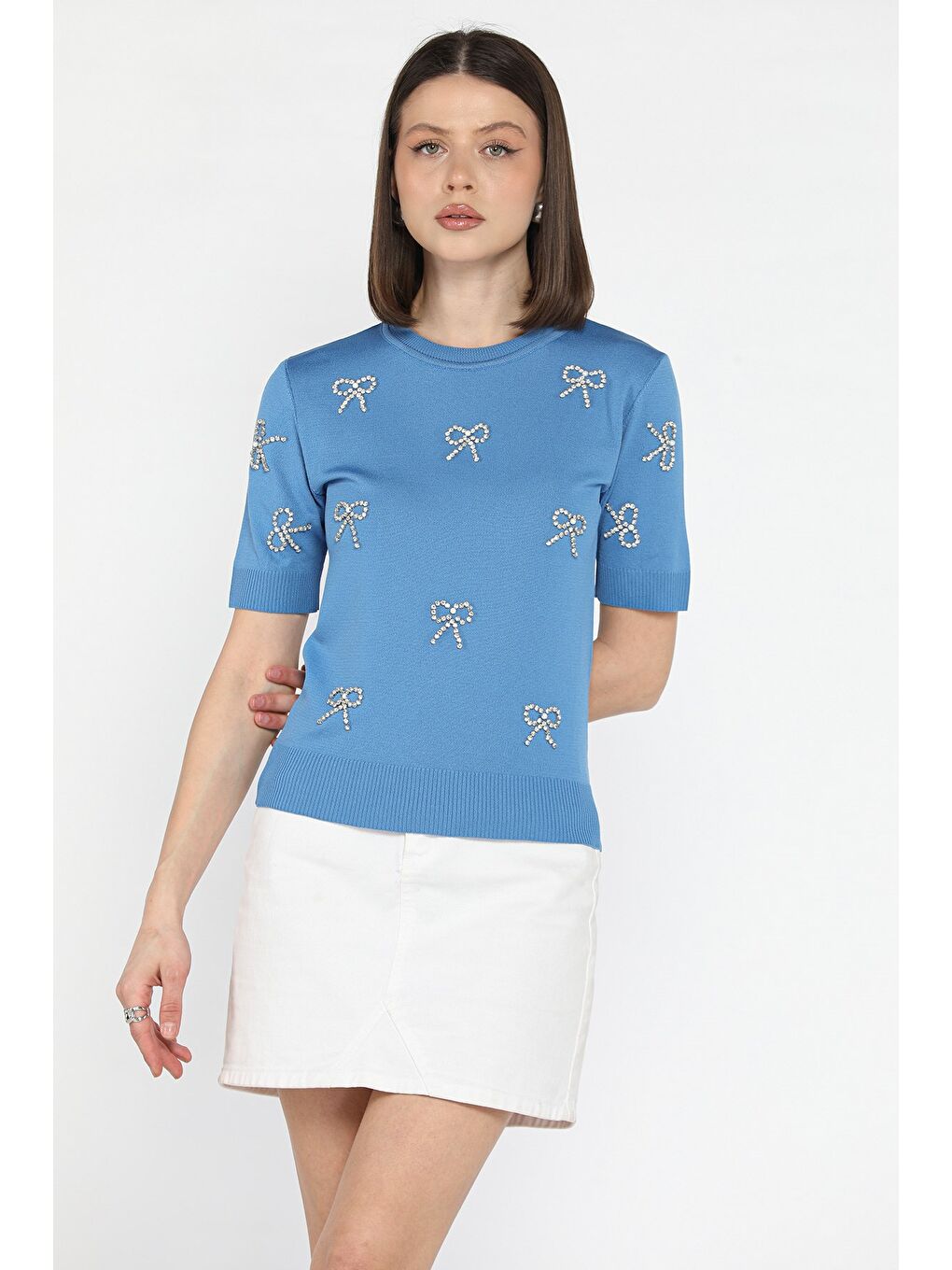 Mavi Taş Detaylı Bisiklet Yaka Kadın Kısa Kol Bluz-1