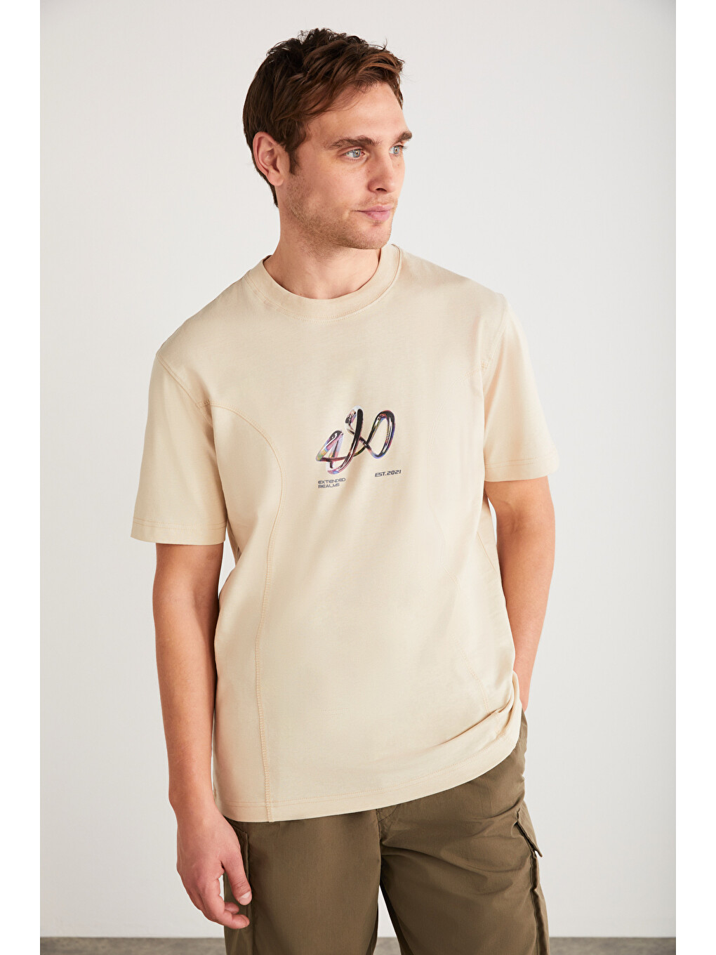 Pablo Erkek %100 Organik Pamuklu Regular Önü Baskılı Dikiş Dekoratif Detaylı Bej T-shirt