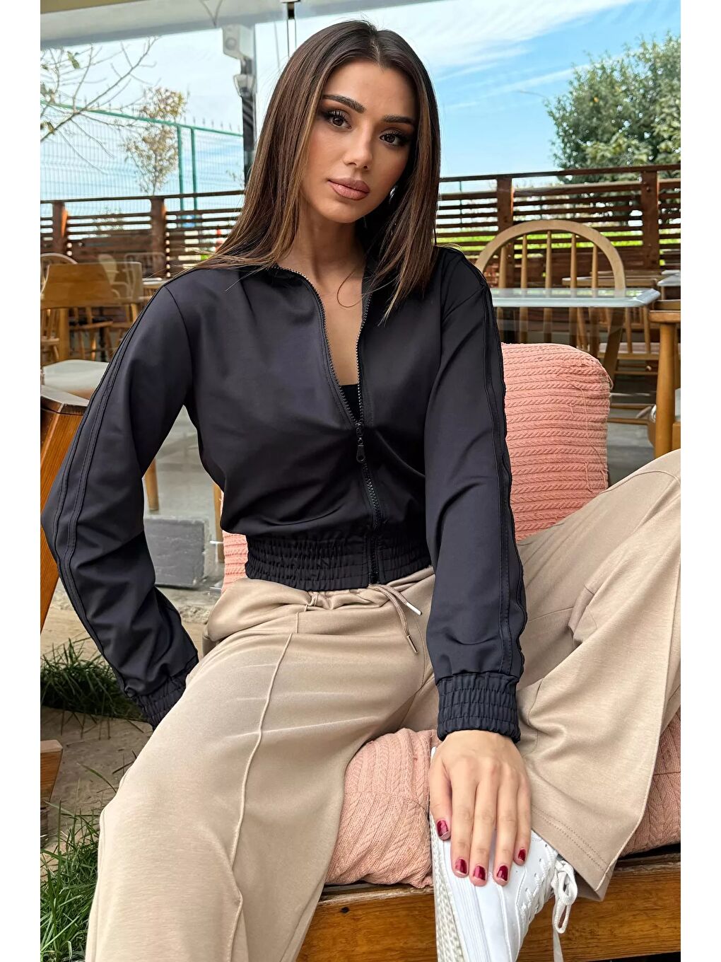 Siyah Kadın Kol Şeritli Bel Lastikli Mevsimlik Ceket-1