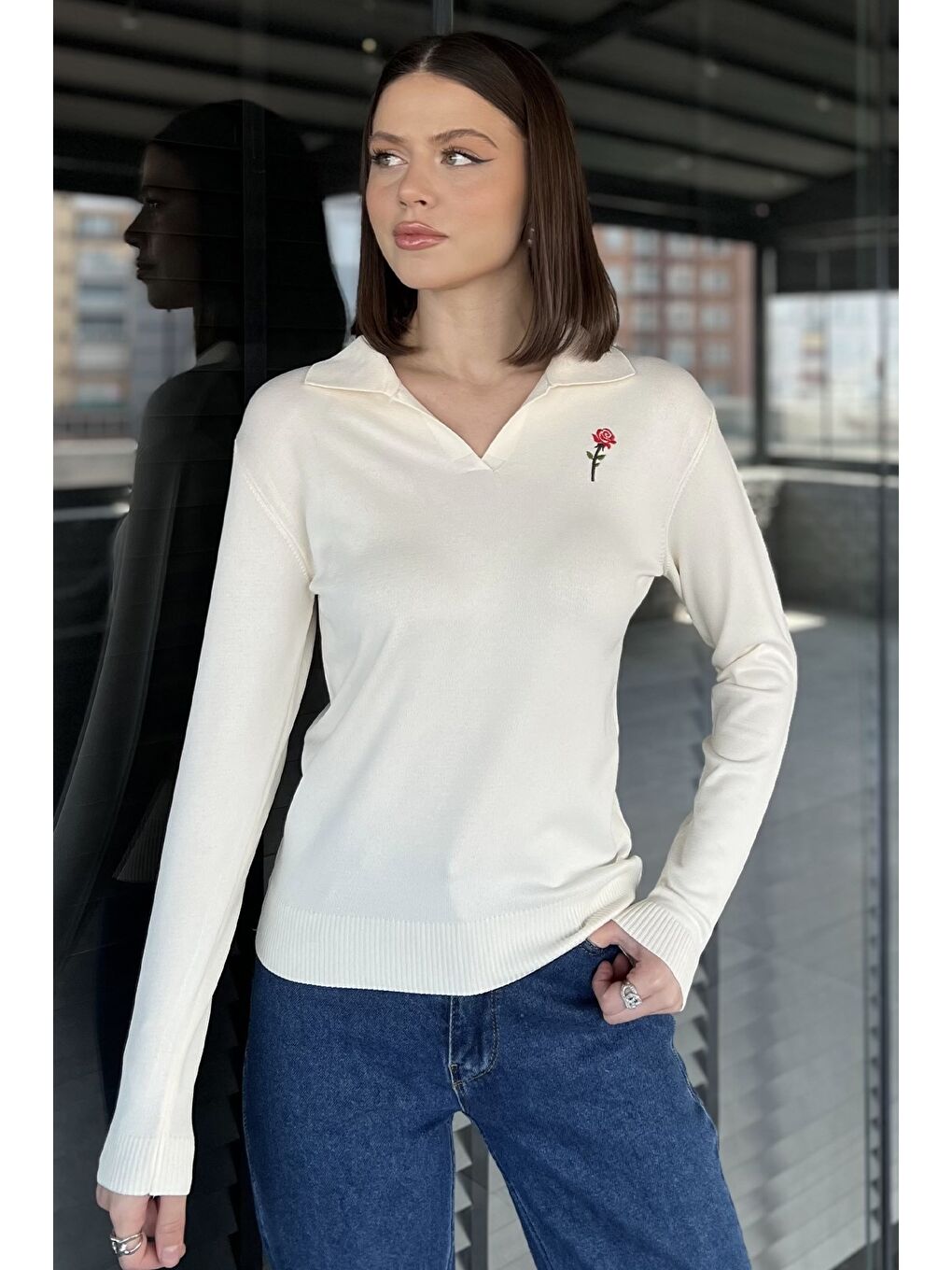 Ekru Kadın Polo Yaka Gül İşlemeli Triko Bluz-1