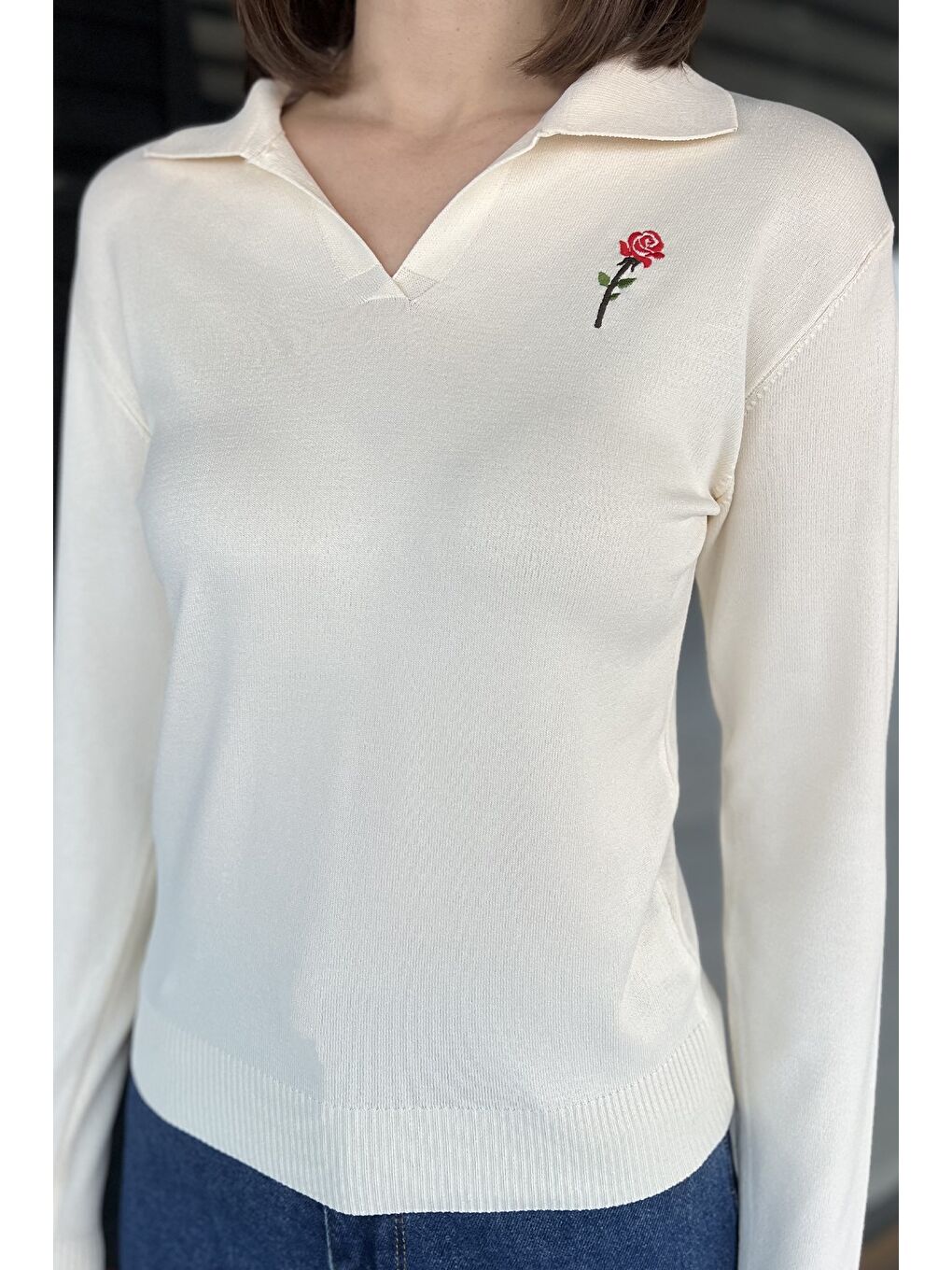 Ekru Kadın Polo Yaka Gül İşlemeli Triko Bluz-2
