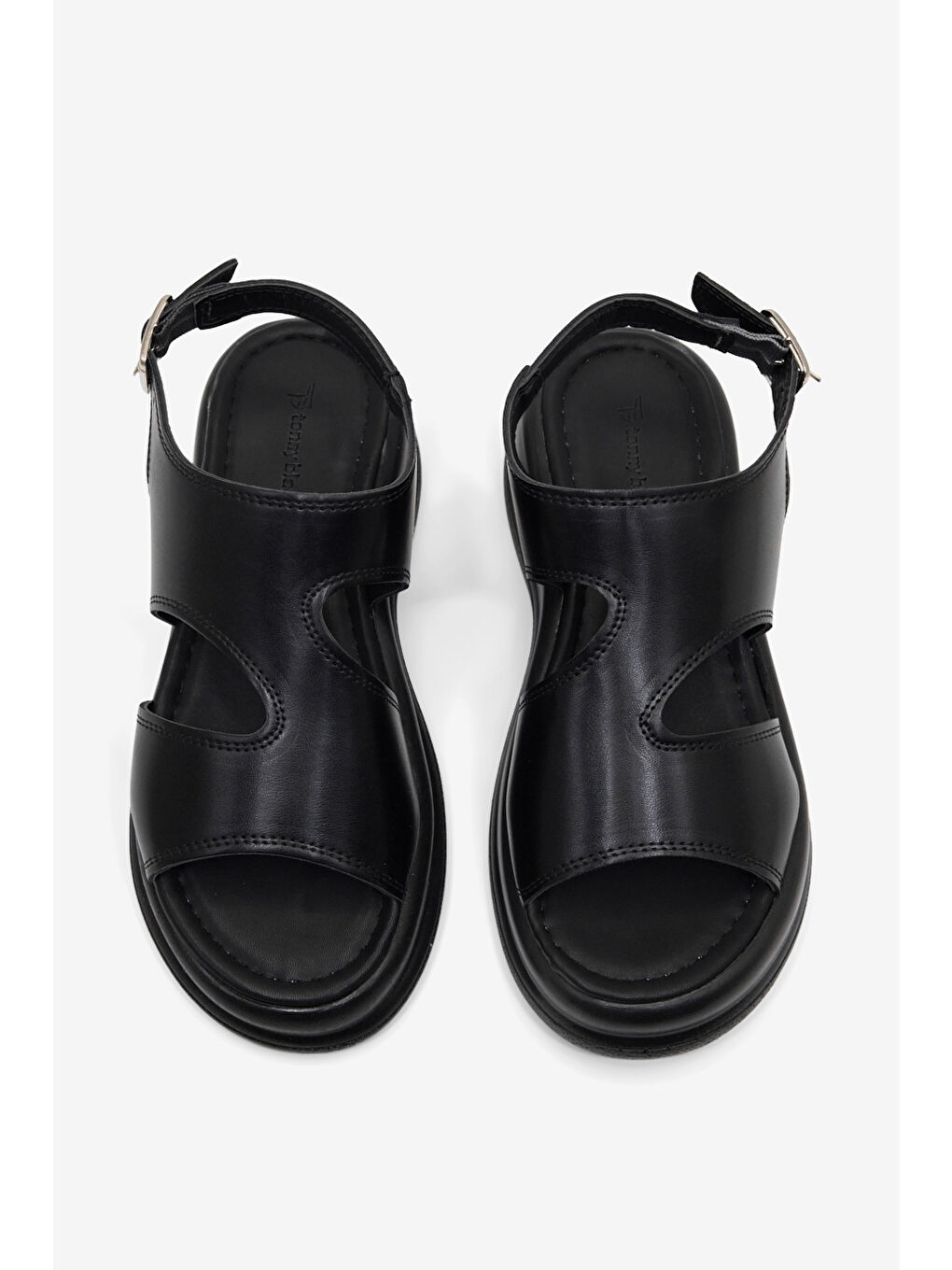 Kadın Siyah Rahat Kalıp Düz Tokalı Sandalet