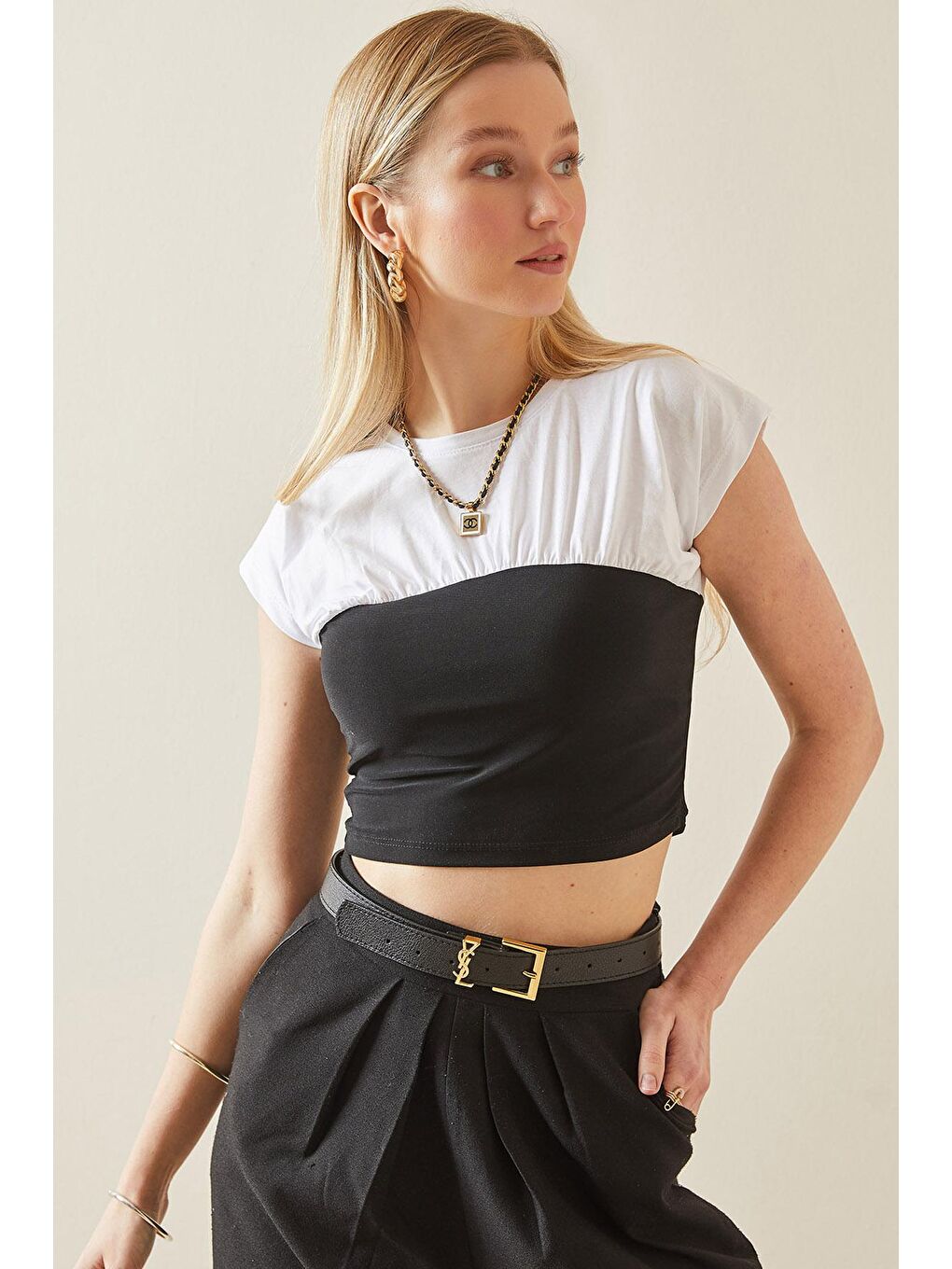 Beyaz Renk GeçişliBisiklet Yaka Crop Tişört 5YXK1-48071-01