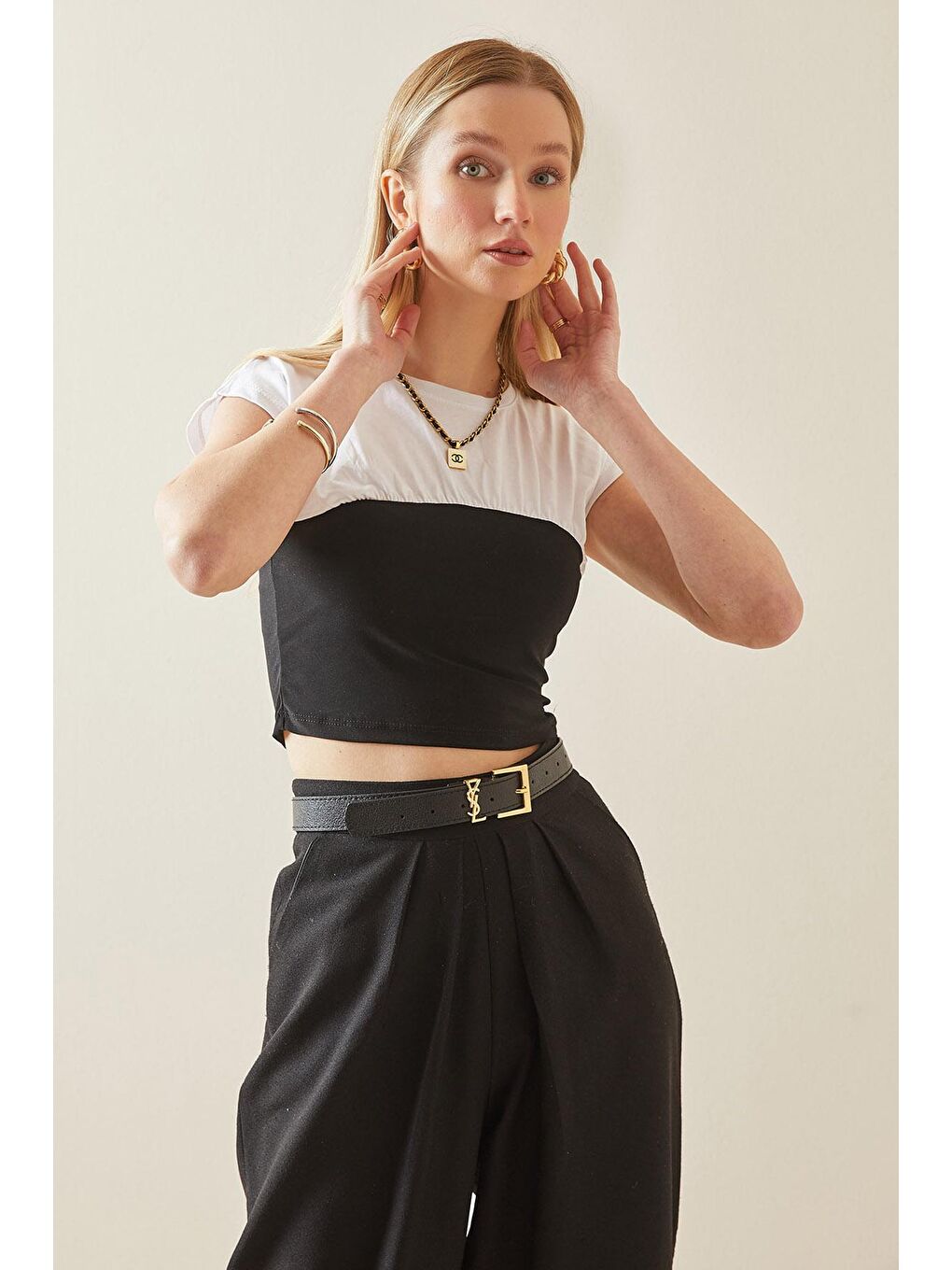 Beyaz Renk GeçişliBisiklet Yaka Crop Tişört 5YXK1-48071-01-1