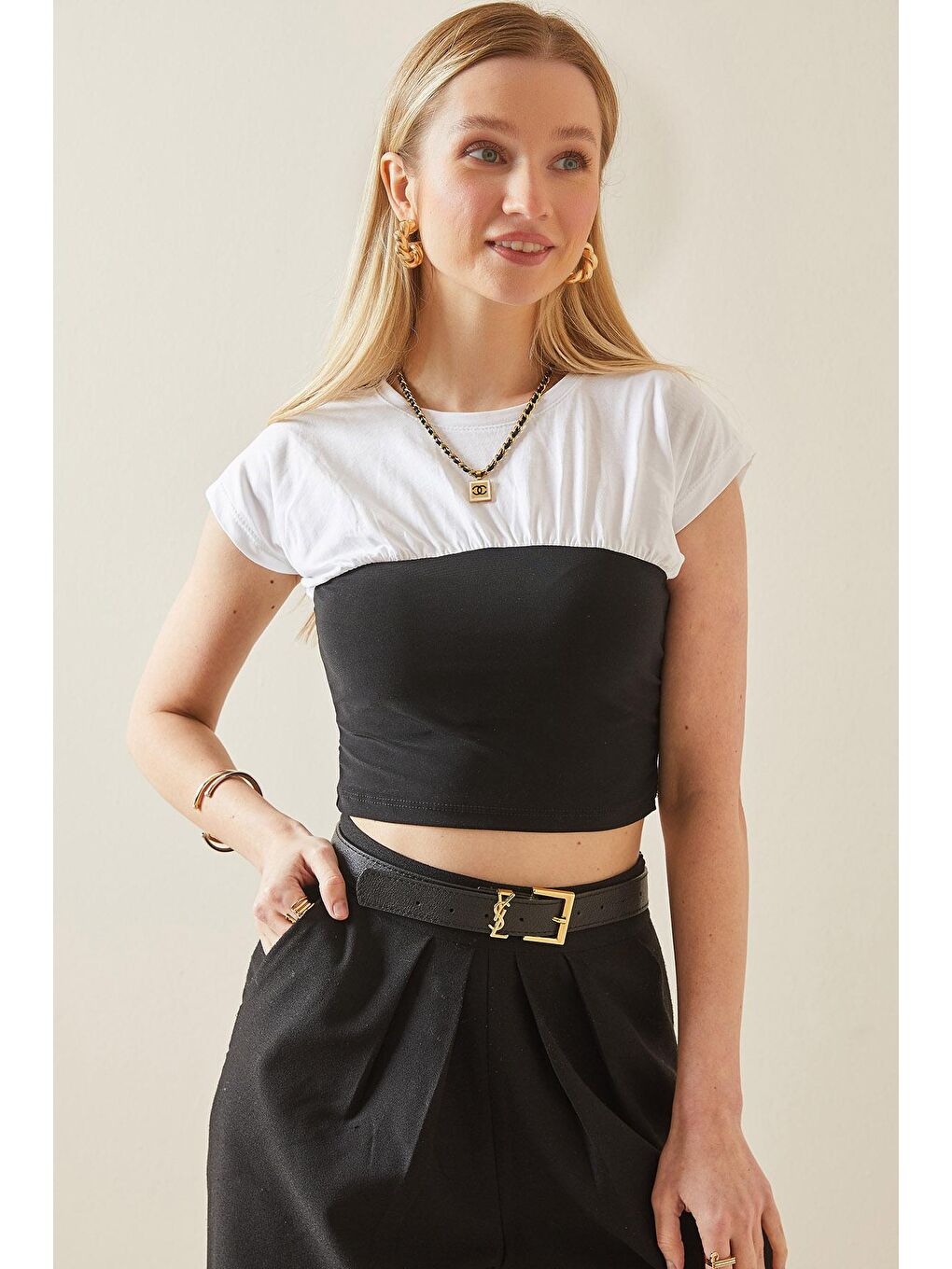 Beyaz Renk GeçişliBisiklet Yaka Crop Tişört 5YXK1-48071-01-2