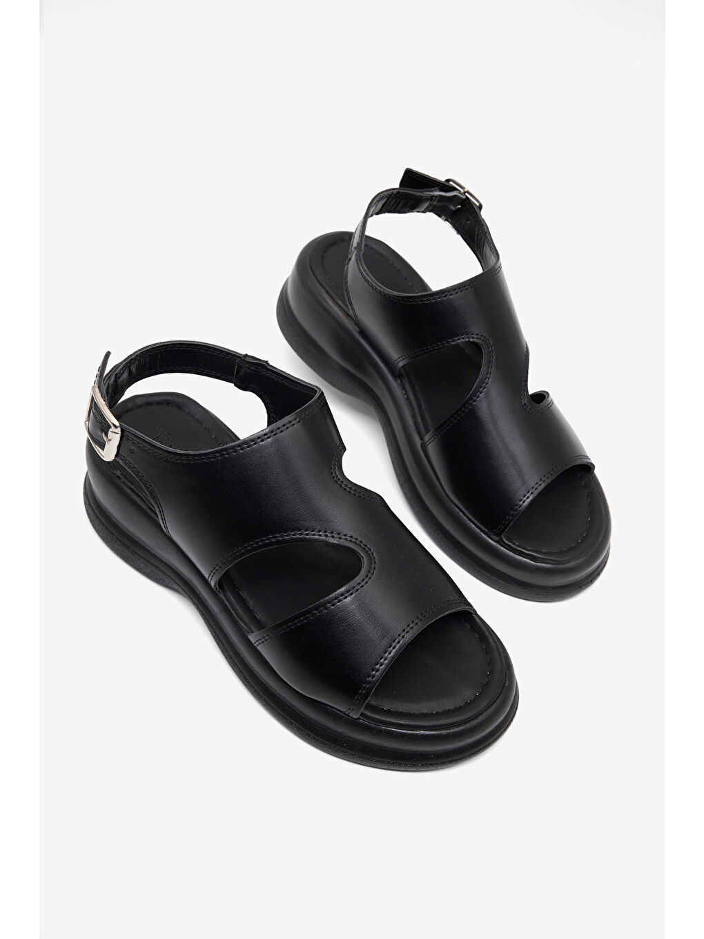 Kadın Siyah Rahat Kalıp Düz Tokalı Sandalet-4