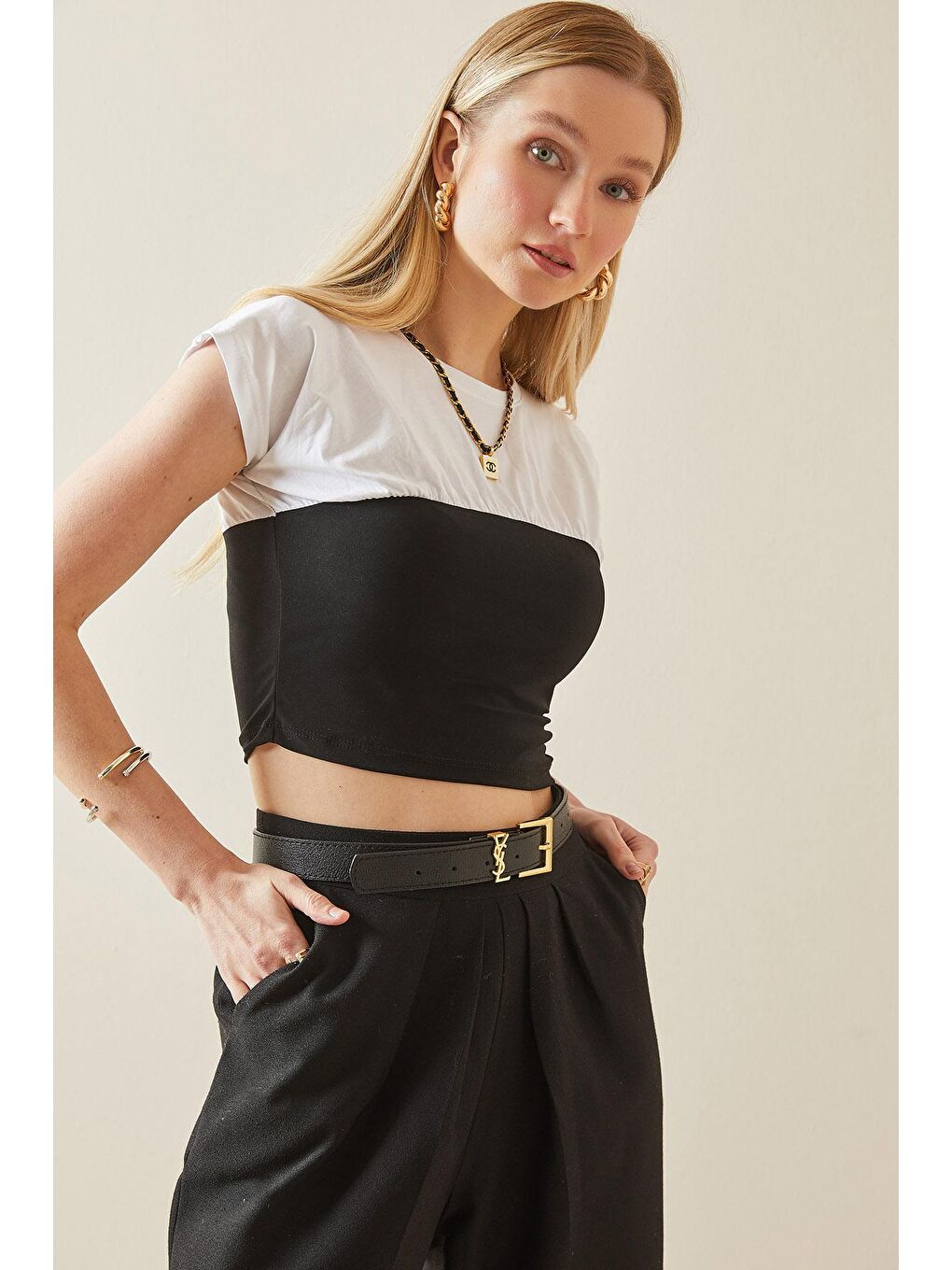 Beyaz Renk GeçişliBisiklet Yaka Crop Tişört 5YXK1-48071-01-3