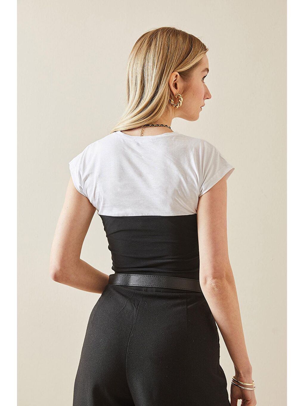 Beyaz Renk GeçişliBisiklet Yaka Crop Tişört 5YXK1-48071-01-4