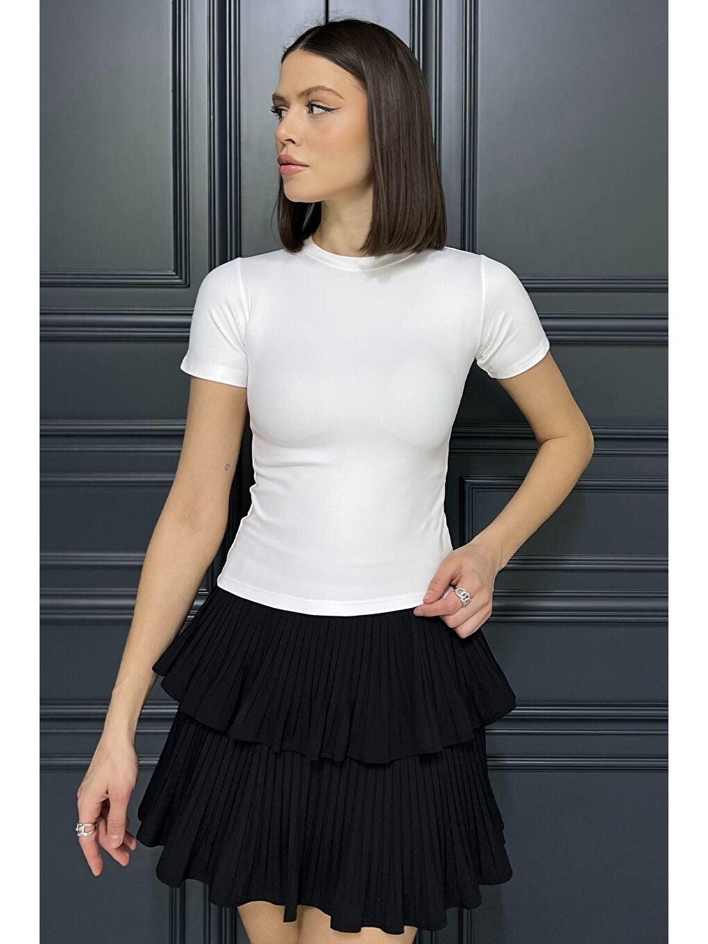 Beyaz Kadın Bisiklet Yaka Elastanlı Modal Kumaş Crop Top Bluz