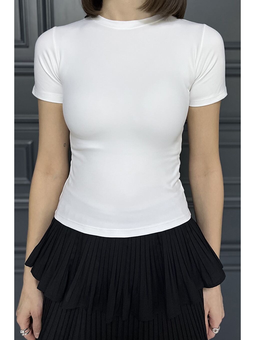 Beyaz Kadın Bisiklet Yaka Elastanlı Modal Kumaş Crop Top Bluz-3