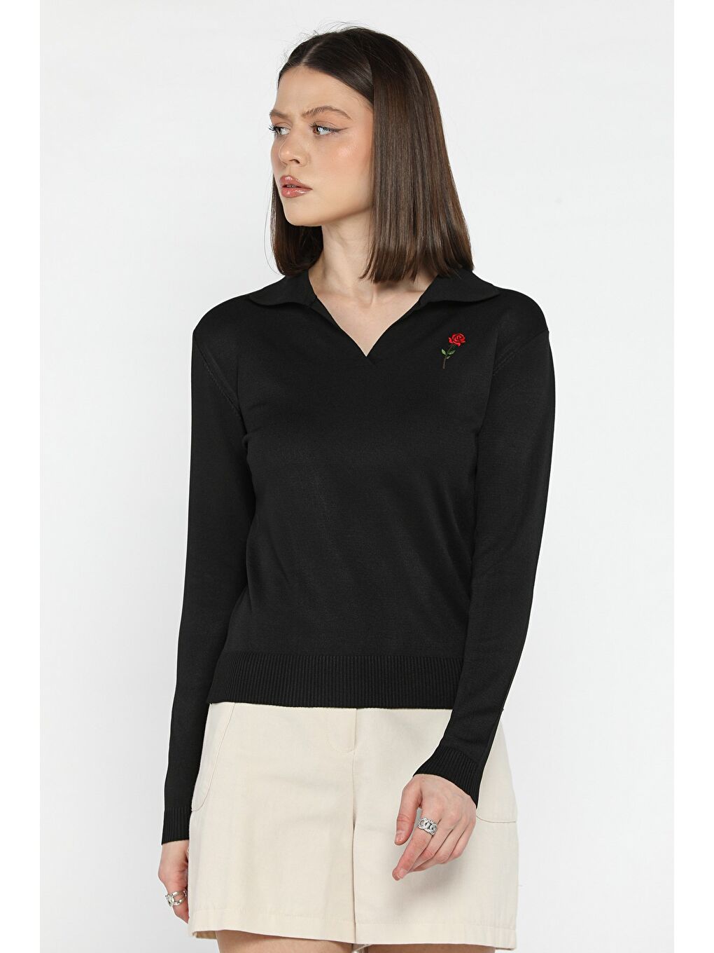 Siyah Kadın Polo Yaka Gül İşlemeli Triko Bluz-1