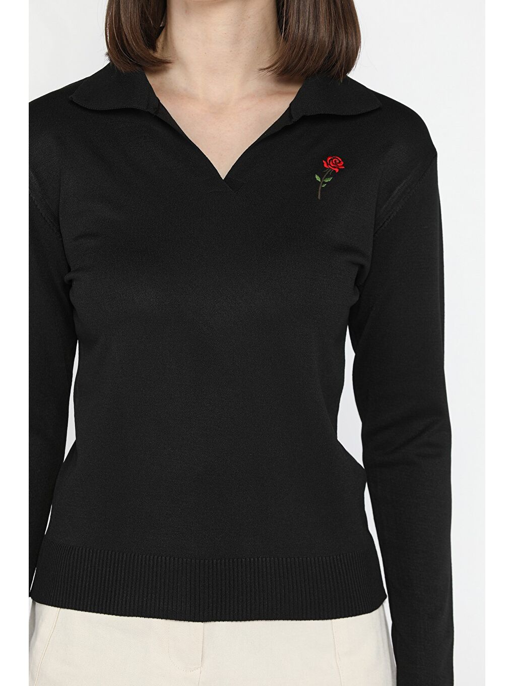 Siyah Kadın Polo Yaka Gül İşlemeli Triko Bluz-2