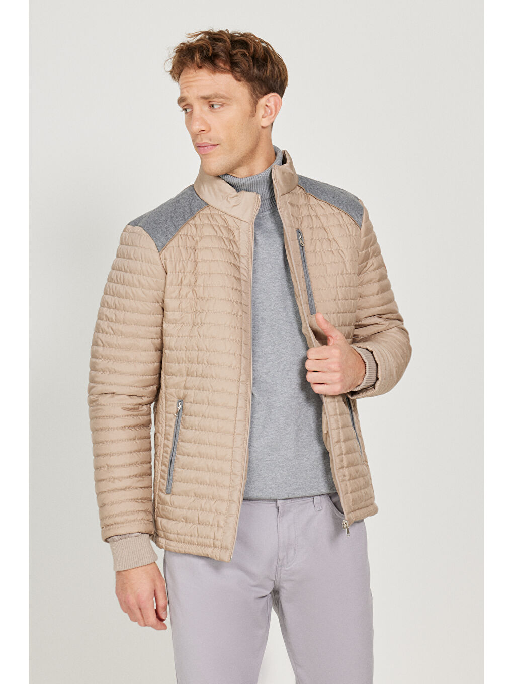 Erkek Bej Standart Fit Normal Kesim Dik Yaka Desenli Mont