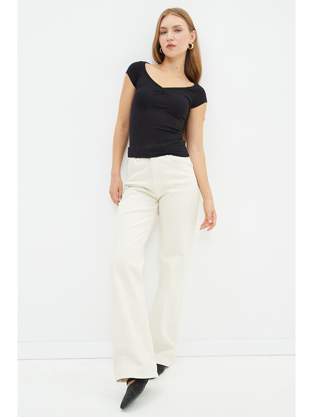 Siyah Drapeli V Yaka Slim Fit Tişört-2