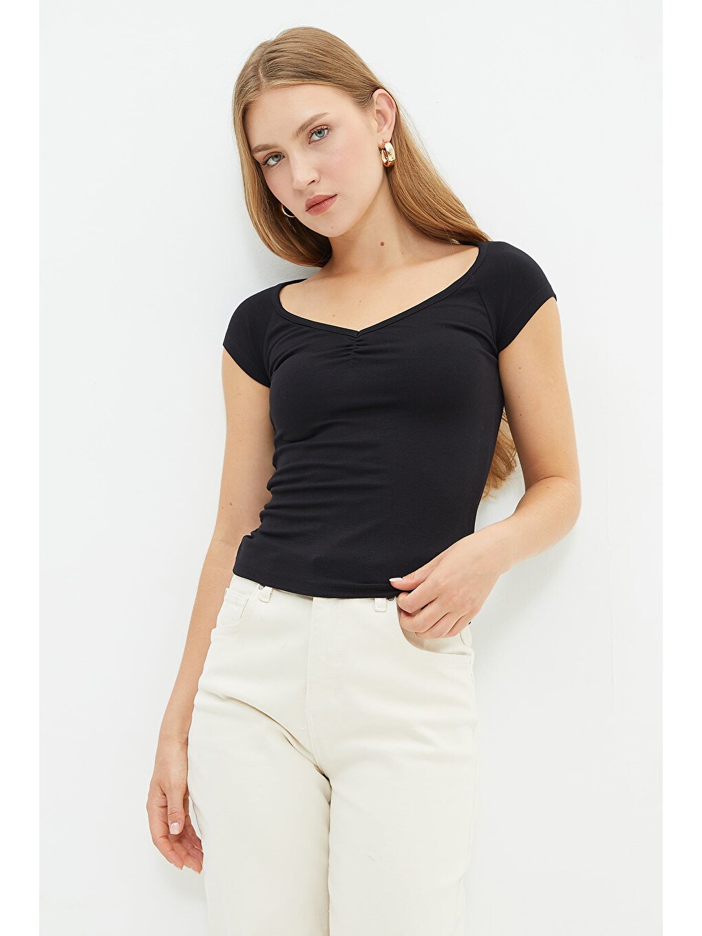 Siyah Drapeli V Yaka Slim Fit Tişört-3