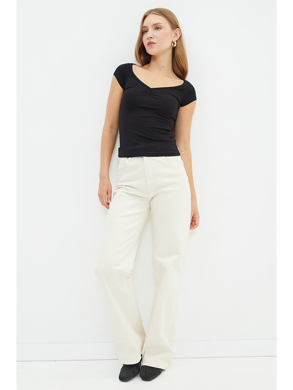 Siyah Drapeli V Yaka Slim Fit Tişört-4