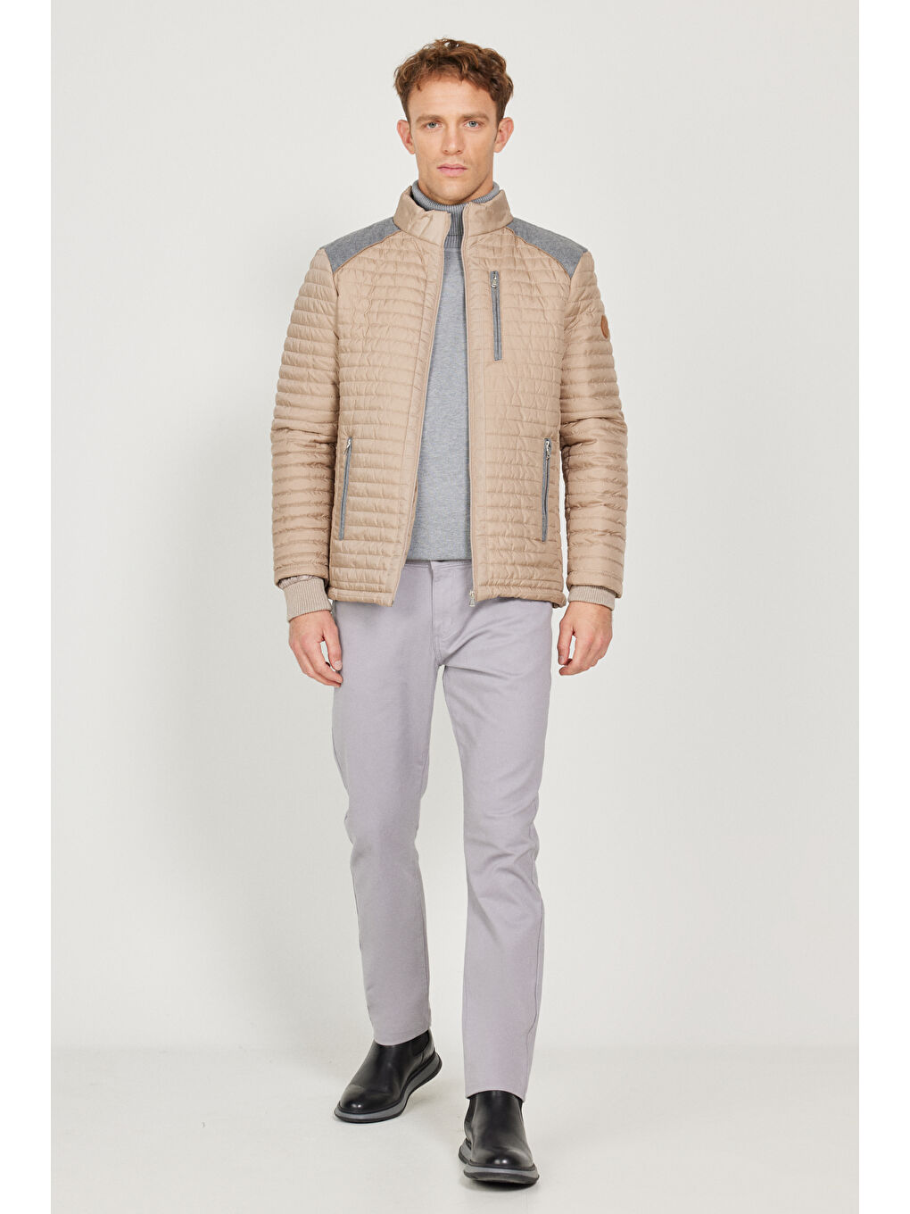 Erkek Bej Standart Fit Normal Kesim Dik Yaka Desenli Mont-1