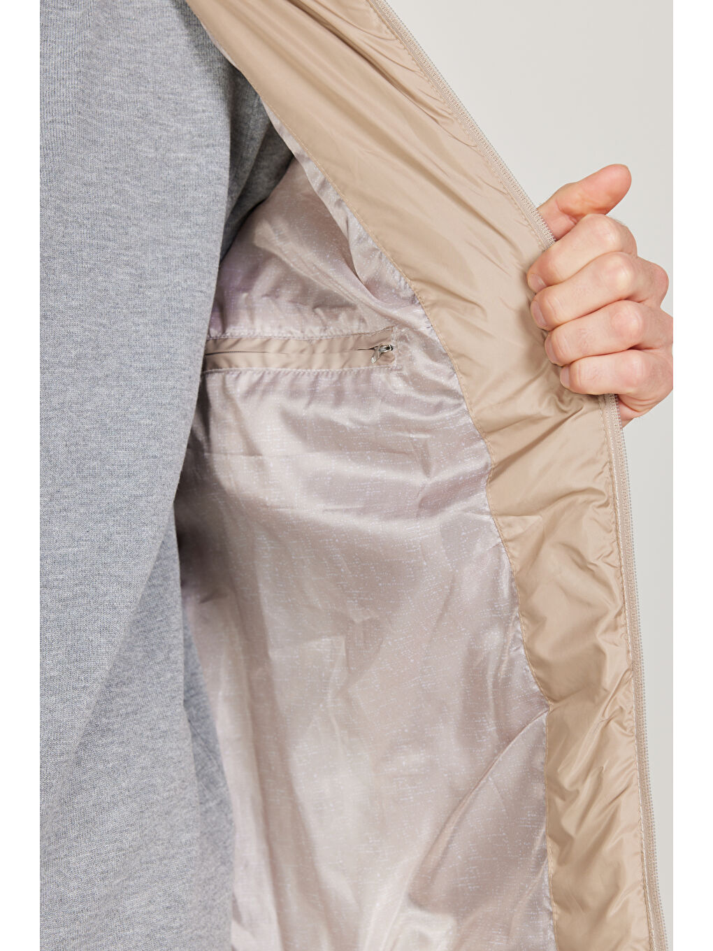 Erkek Bej Standart Fit Normal Kesim Dik Yaka Desenli Mont-3