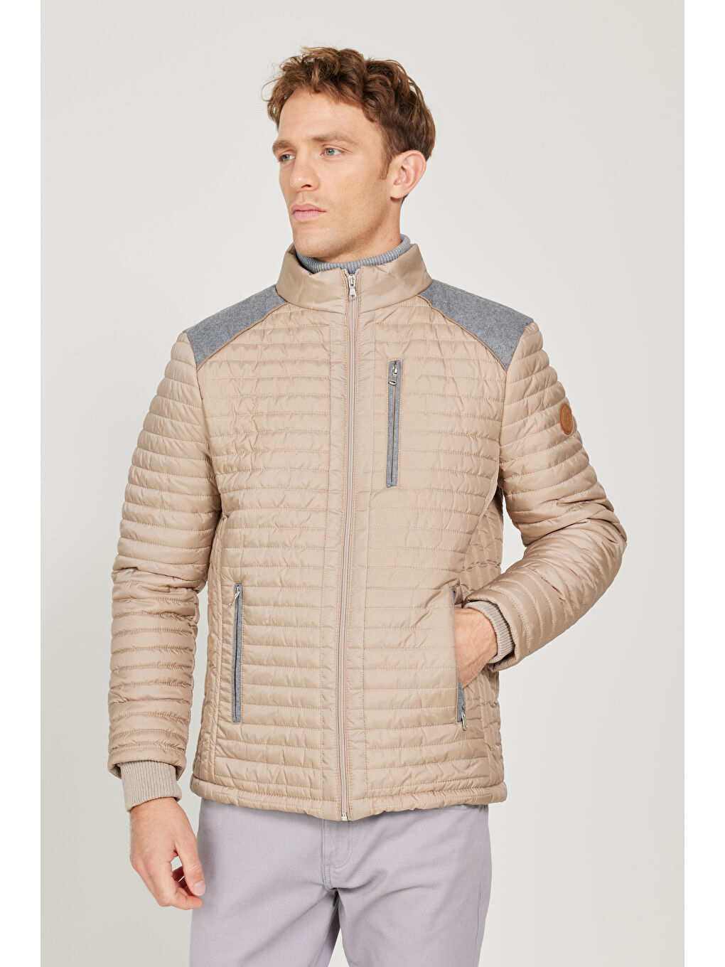 Erkek Bej Standart Fit Normal Kesim Dik Yaka Desenli Mont-4