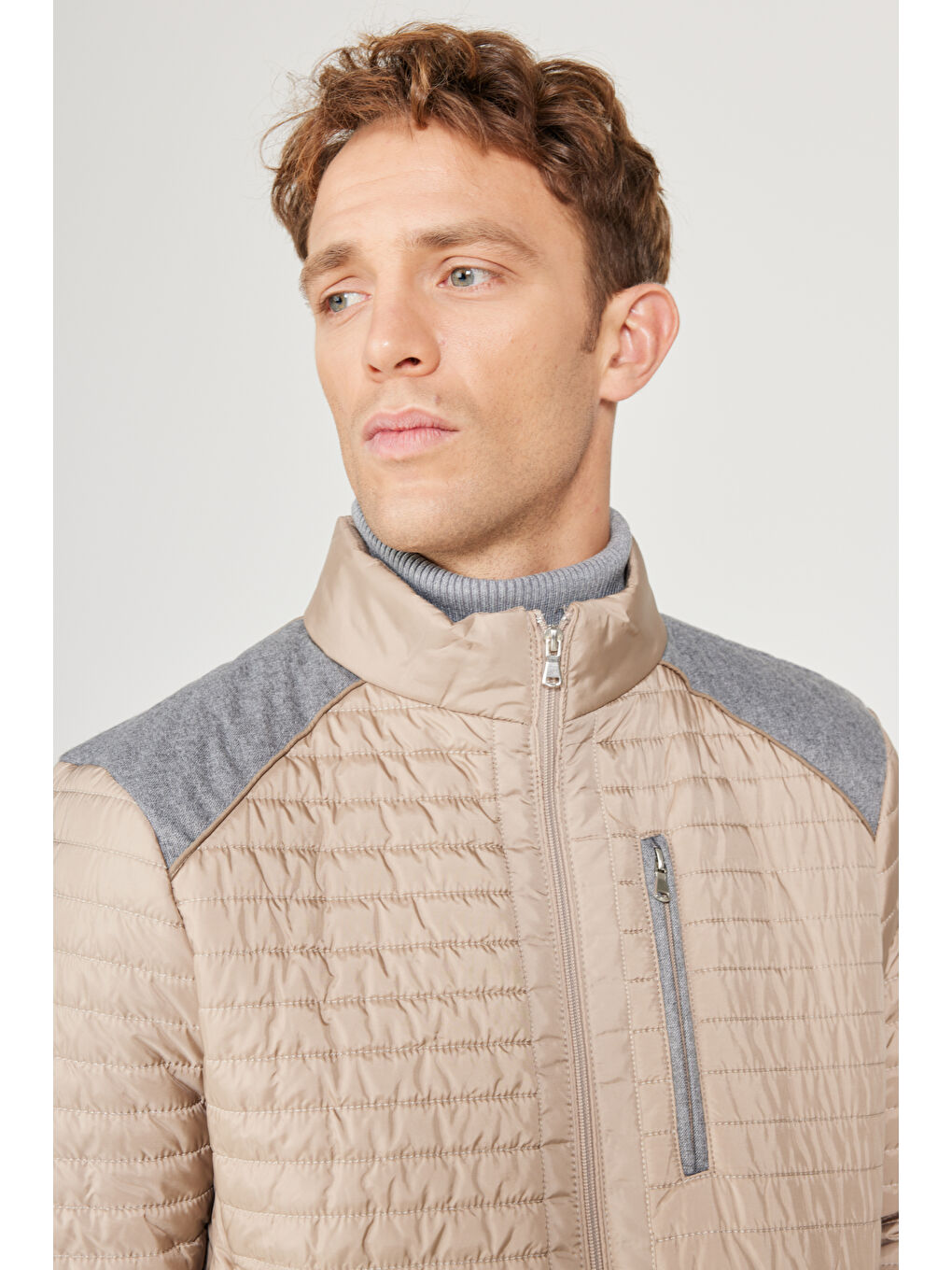 Erkek Bej Standart Fit Normal Kesim Dik Yaka Desenli Mont-5