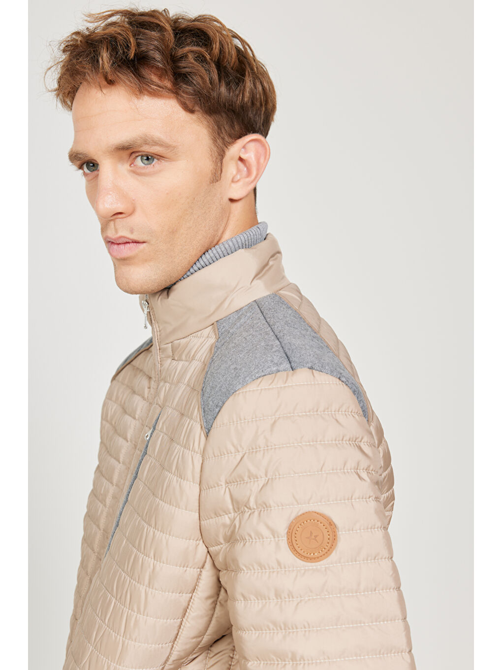 Erkek Bej Standart Fit Normal Kesim Dik Yaka Desenli Mont-6