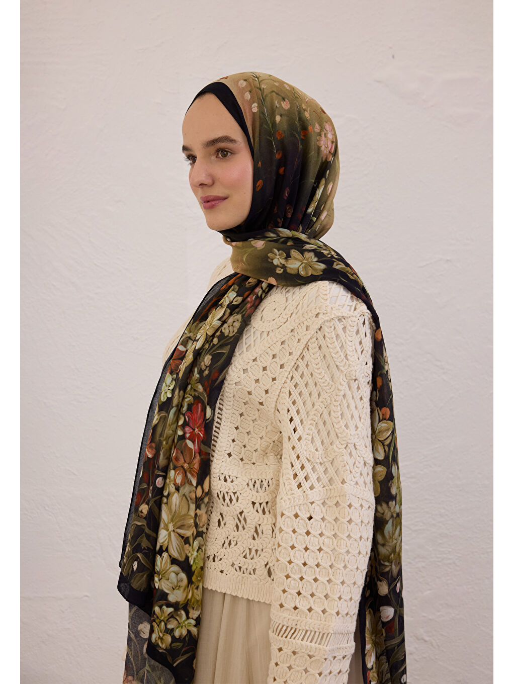 Wısterıa Desen Rami Şal Siyah