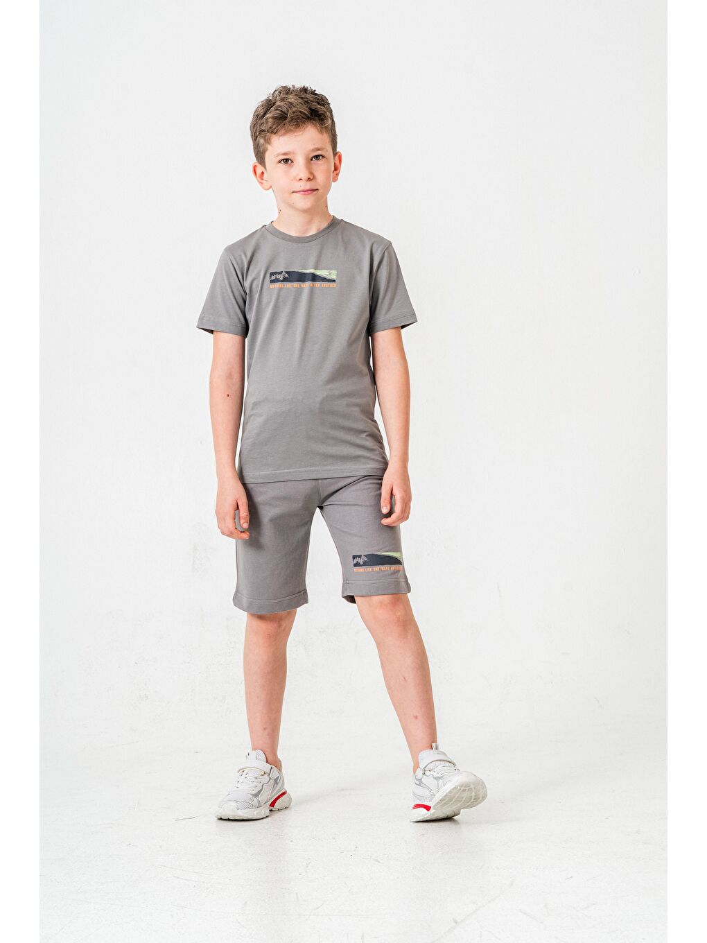 Gri Nothing Like One Wave After Another Baskılı  Erkek Çocuk Şort - Tişört Takımı